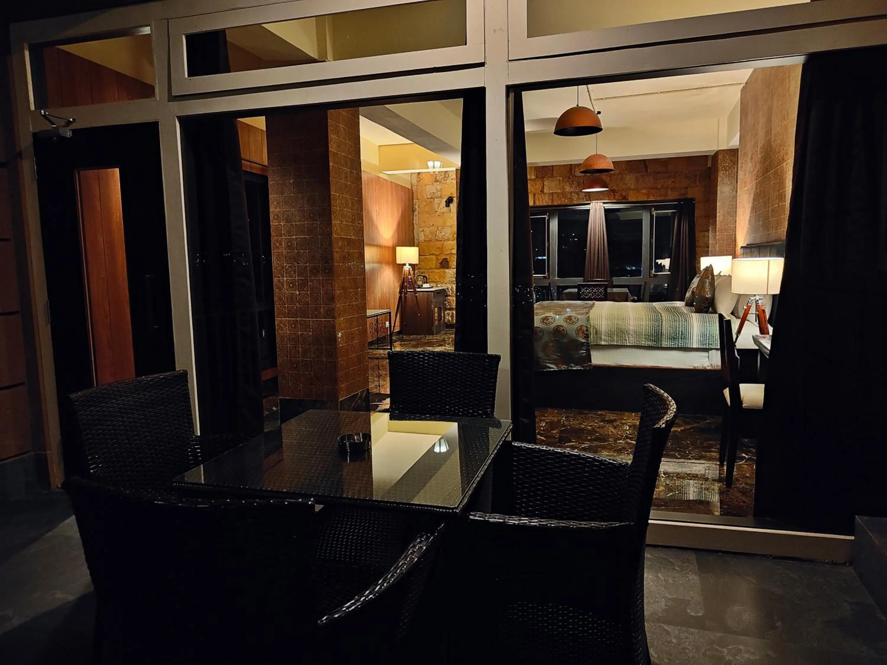 Shower in Hotel Acropolis