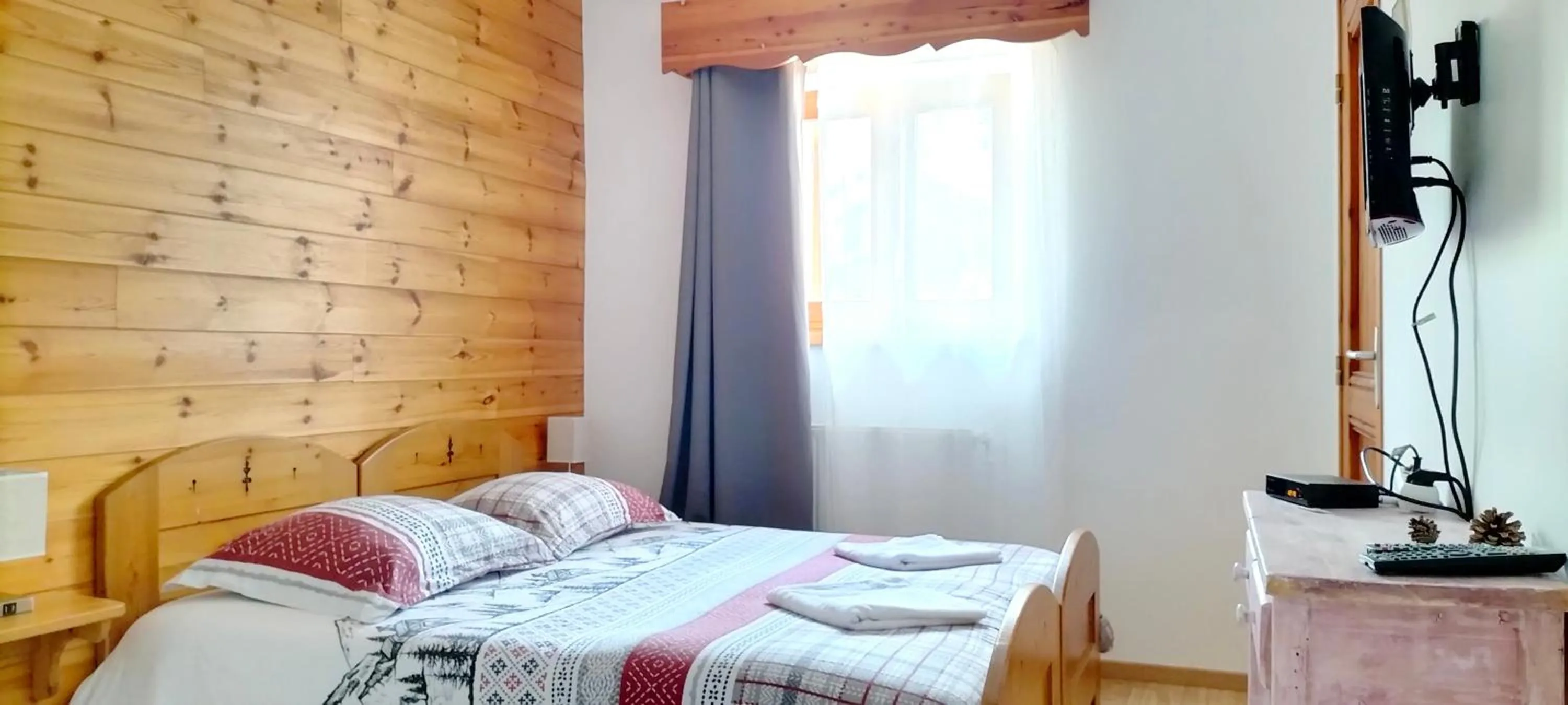 Bedroom, Bed in Auberge La maison de Catherine