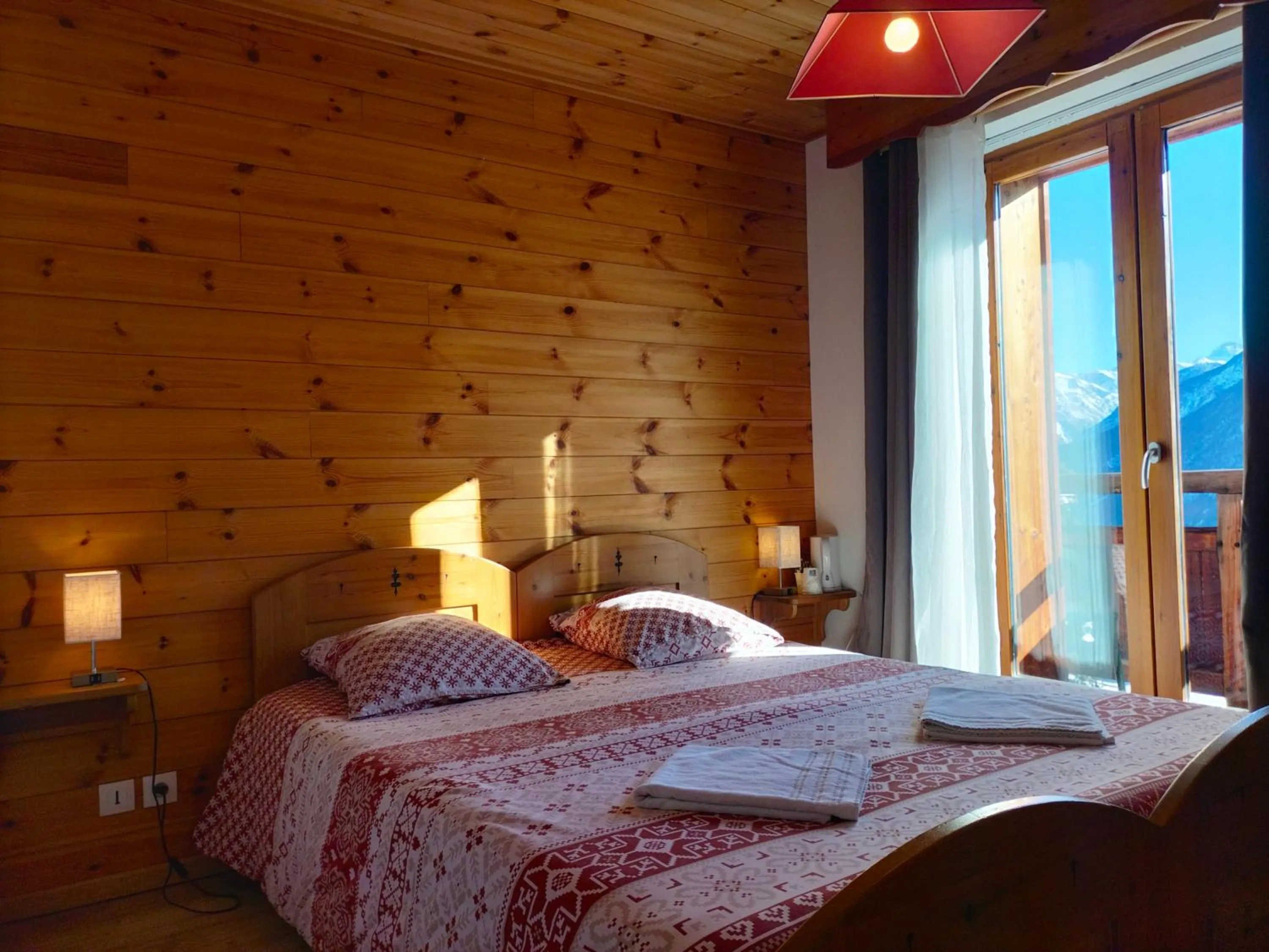 Bedroom, Bed in Auberge La maison de Catherine