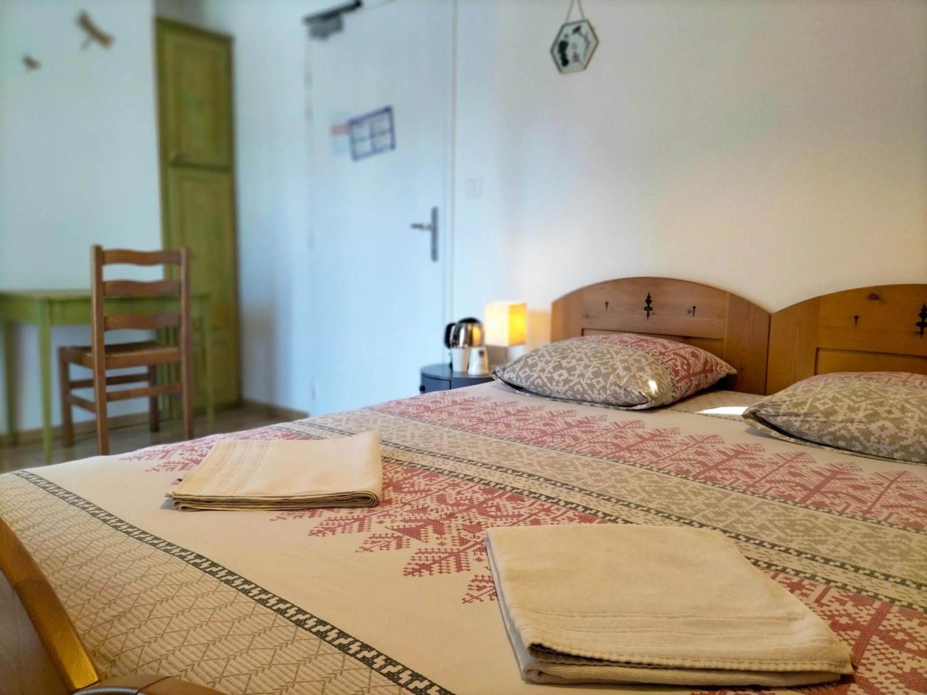 Bedroom, Bed in Auberge La maison de Catherine
