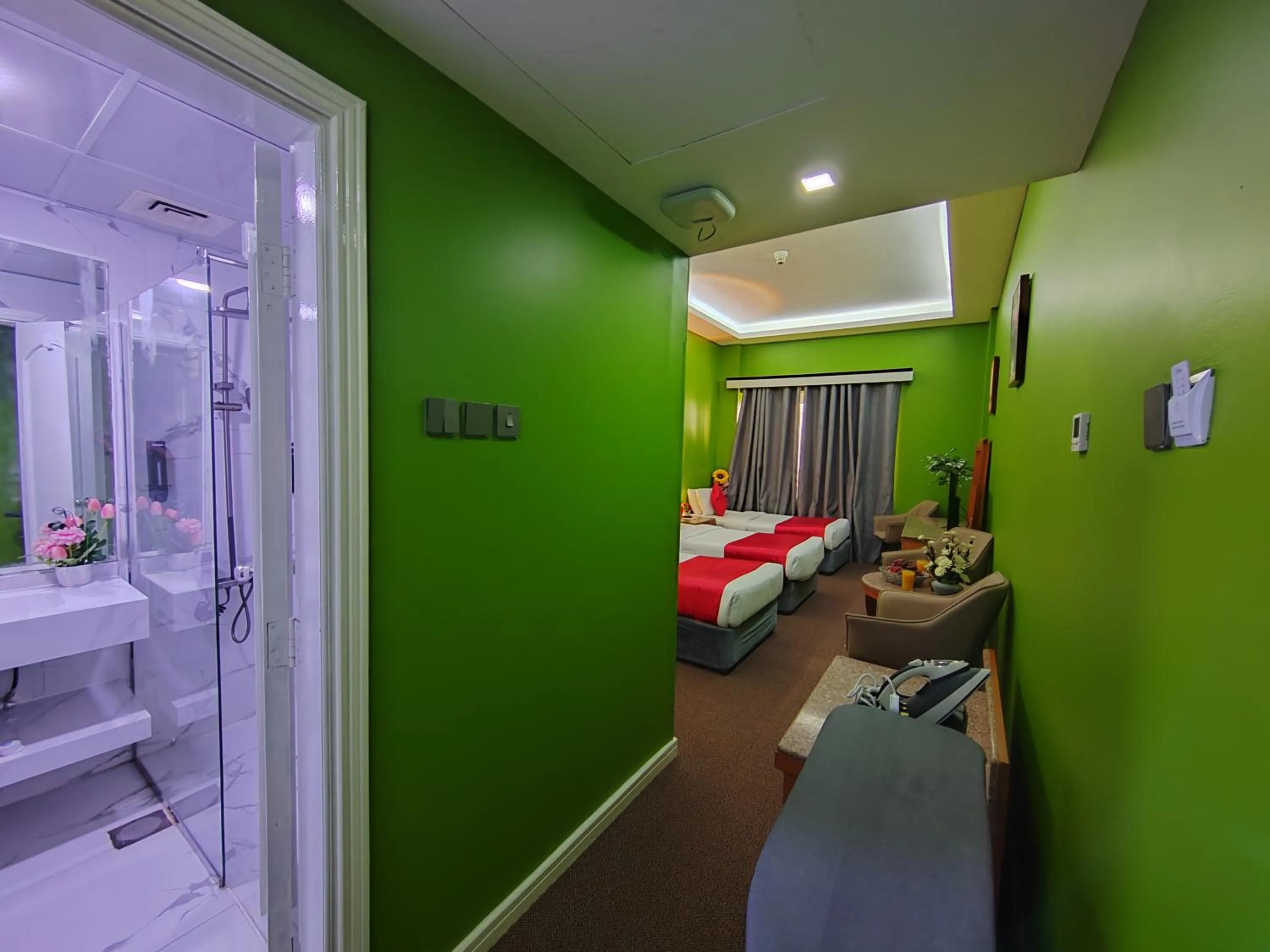 Bathroom, Bed in Le Paradise Palace Hotel Deira Dubai Al Rigga