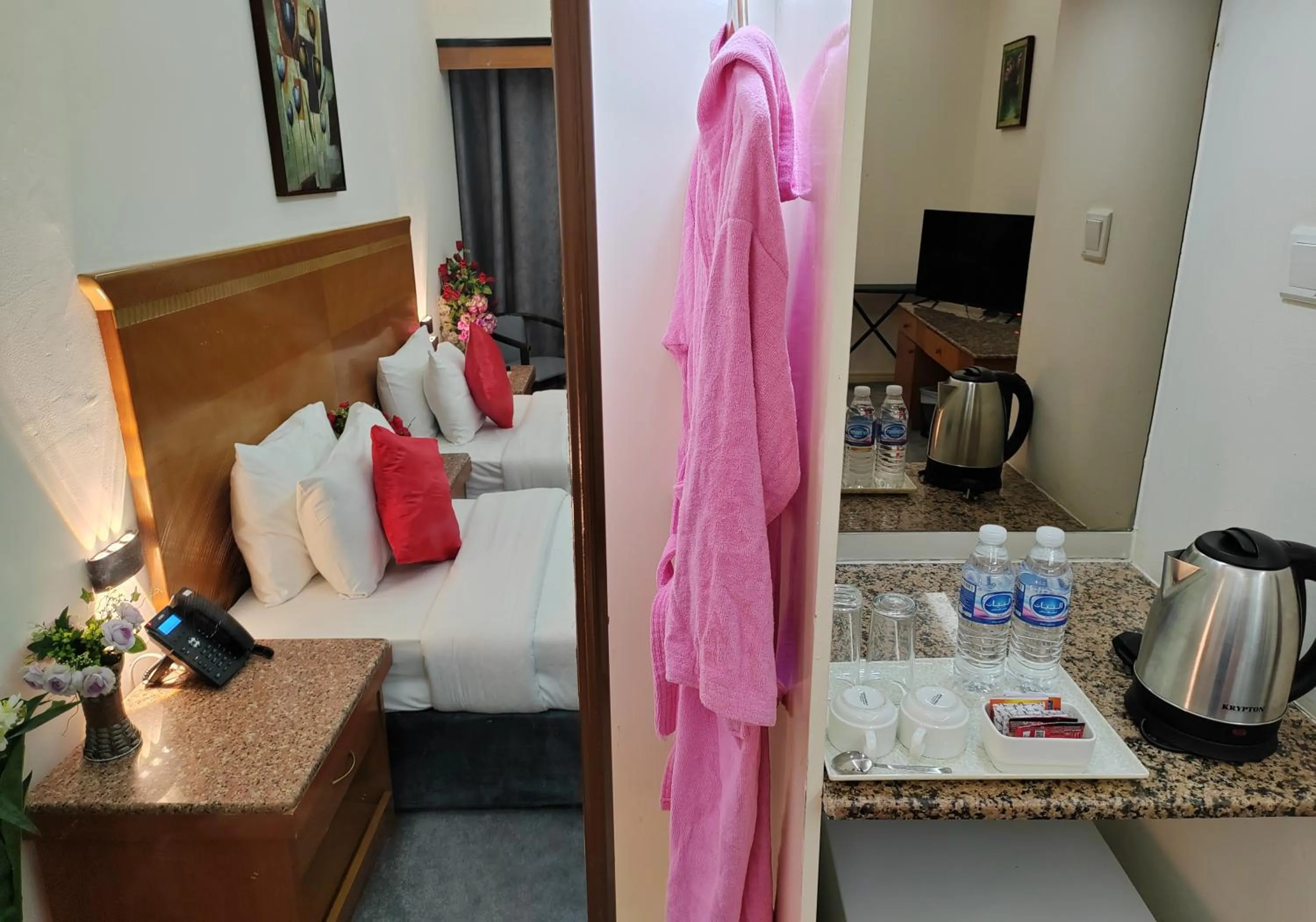 Bed in Le Paradise Palace Hotel Deira Dubai Al Rigga