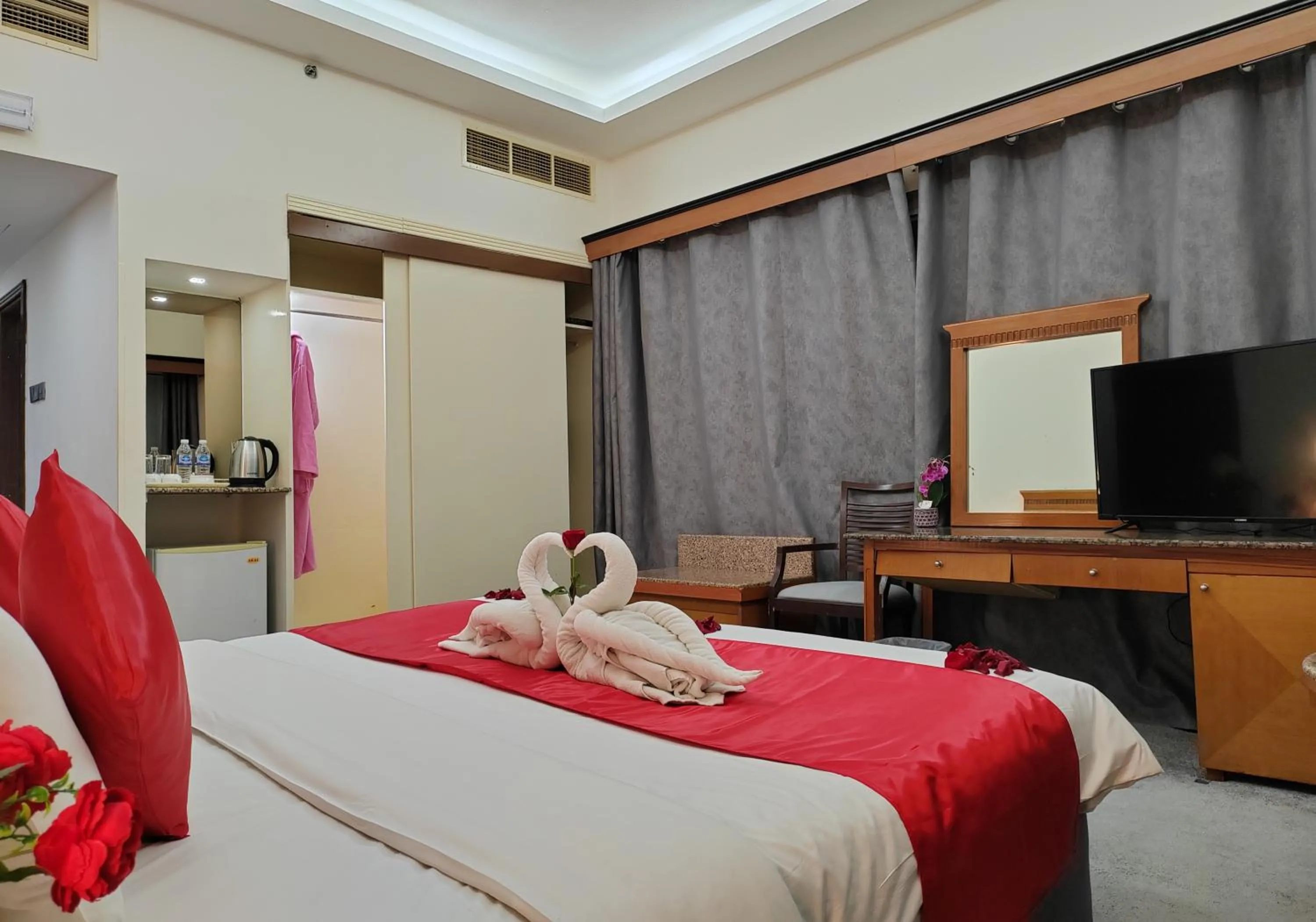 Communal lounge/ TV room, Bed in Le Paradise Palace Hotel Deira Dubai Al Rigga