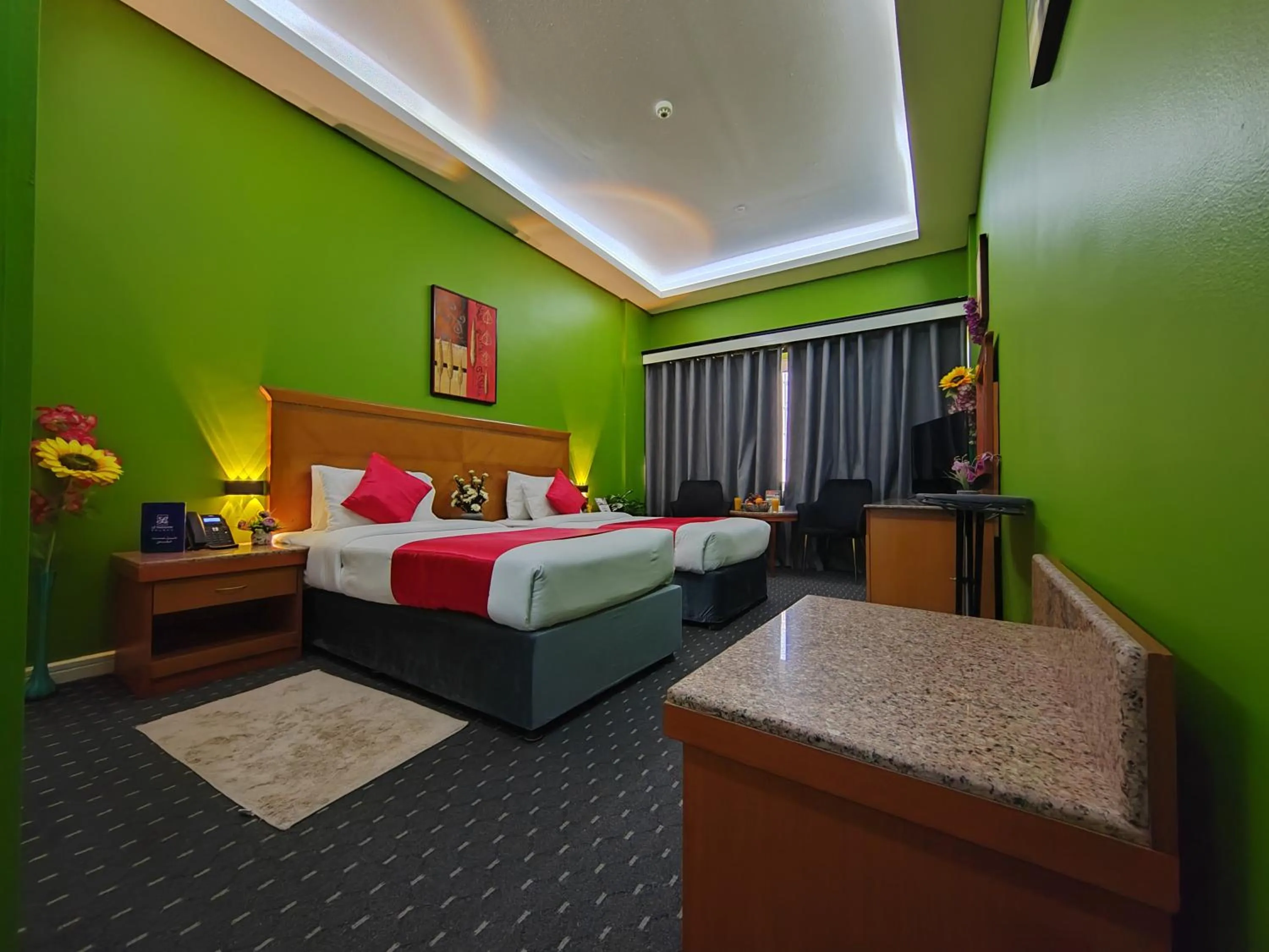 Living room, Bed in Le Paradise Palace Hotel Deira Dubai Al Rigga