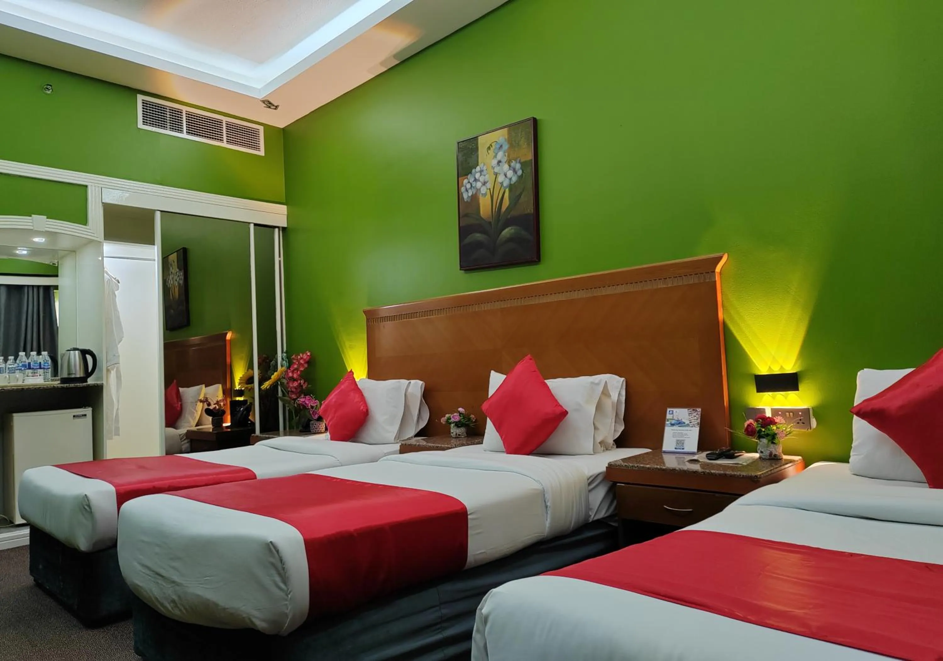 Bed in Le Paradise Palace Hotel Deira Dubai Al Rigga