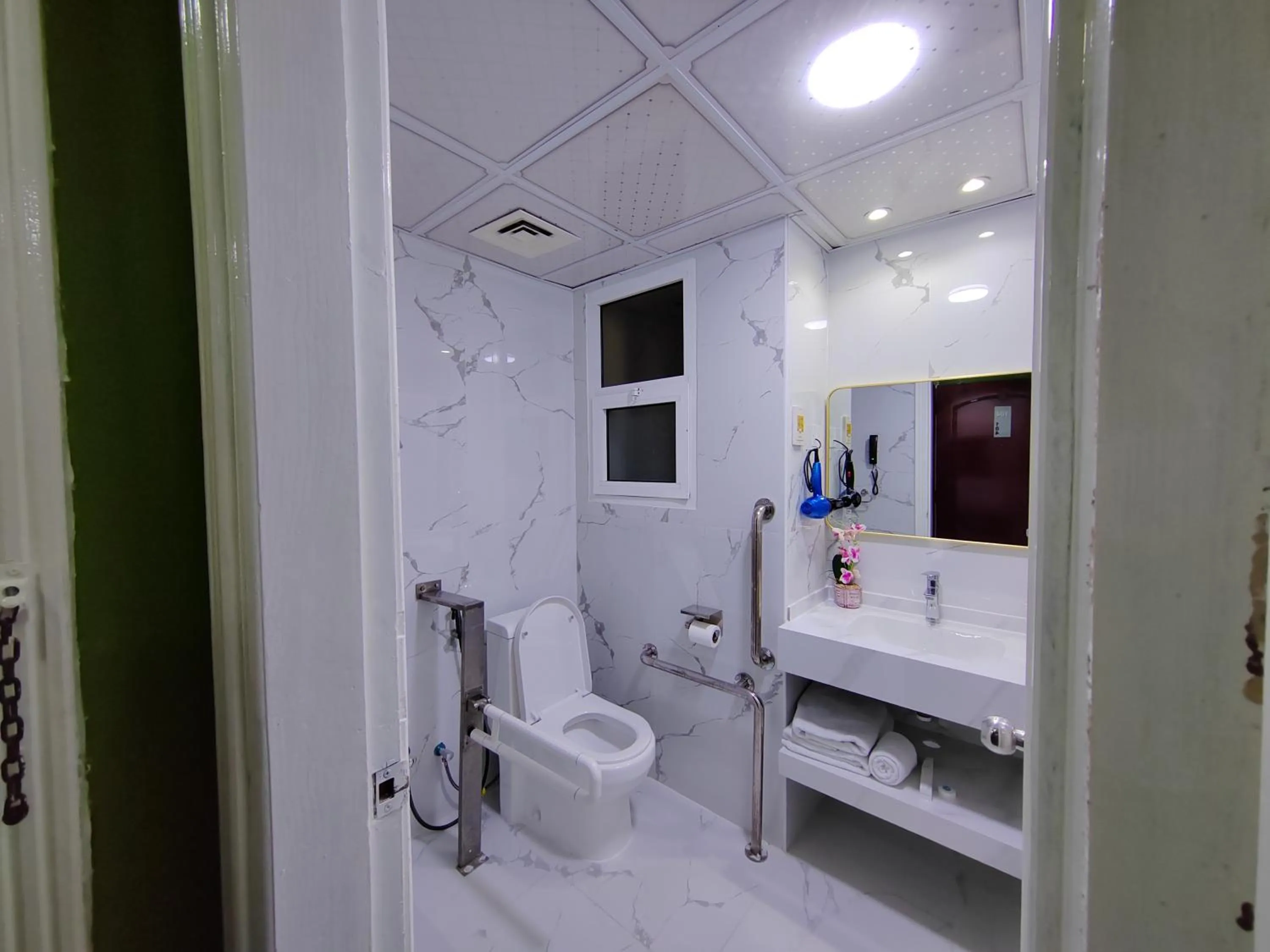 Bathroom in Le Paradise Palace Hotel Deira Dubai Al Rigga