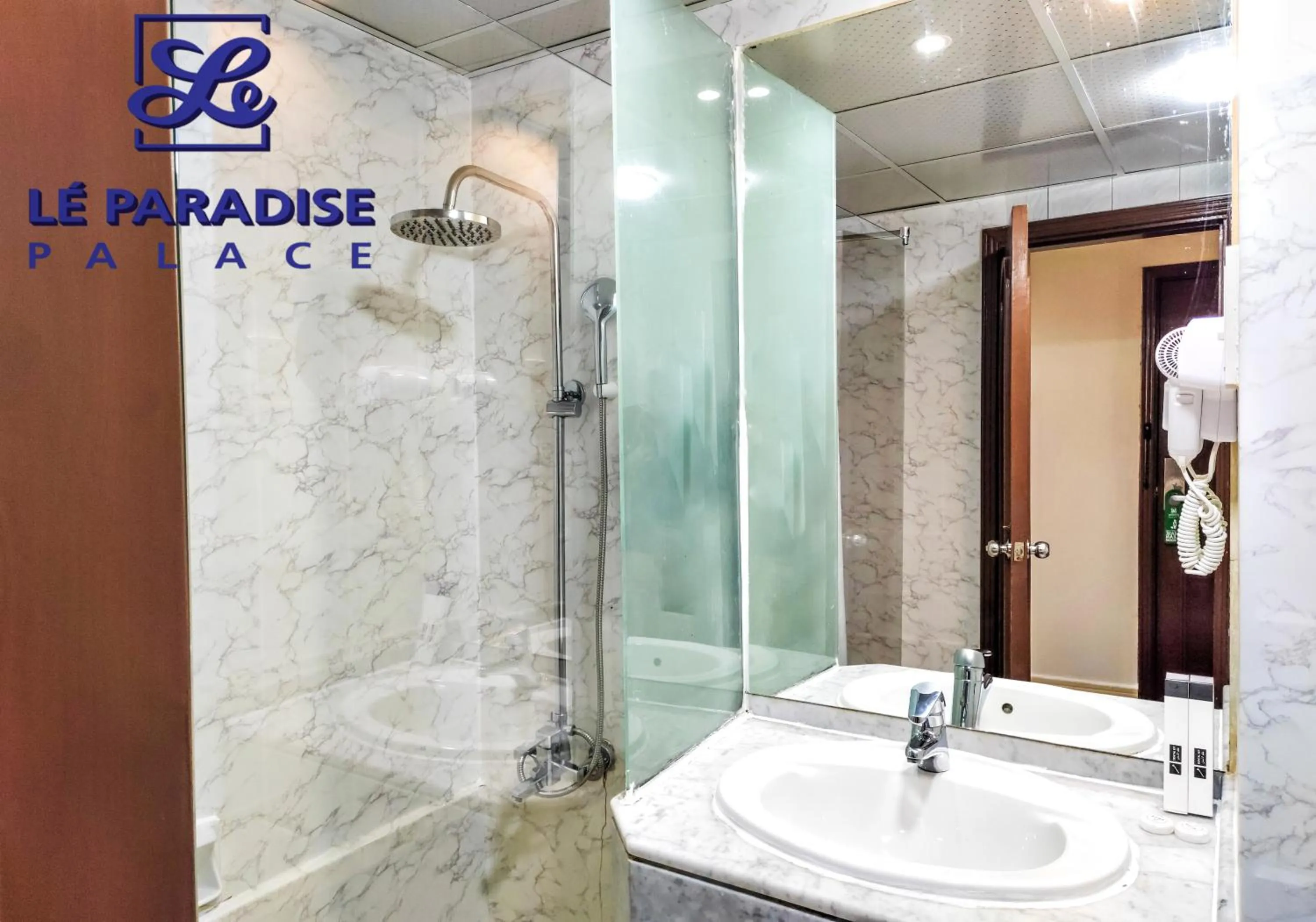 Bathroom in Le Paradise Palace Hotel Deira Dubai Al Rigga