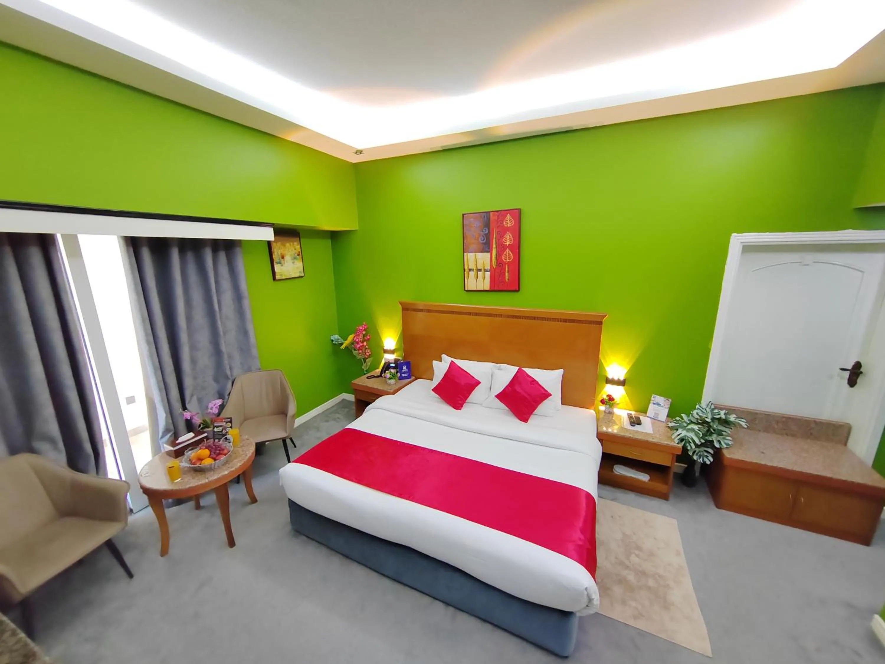 Living room, Bed in Le Paradise Palace Hotel Deira Dubai Al Rigga