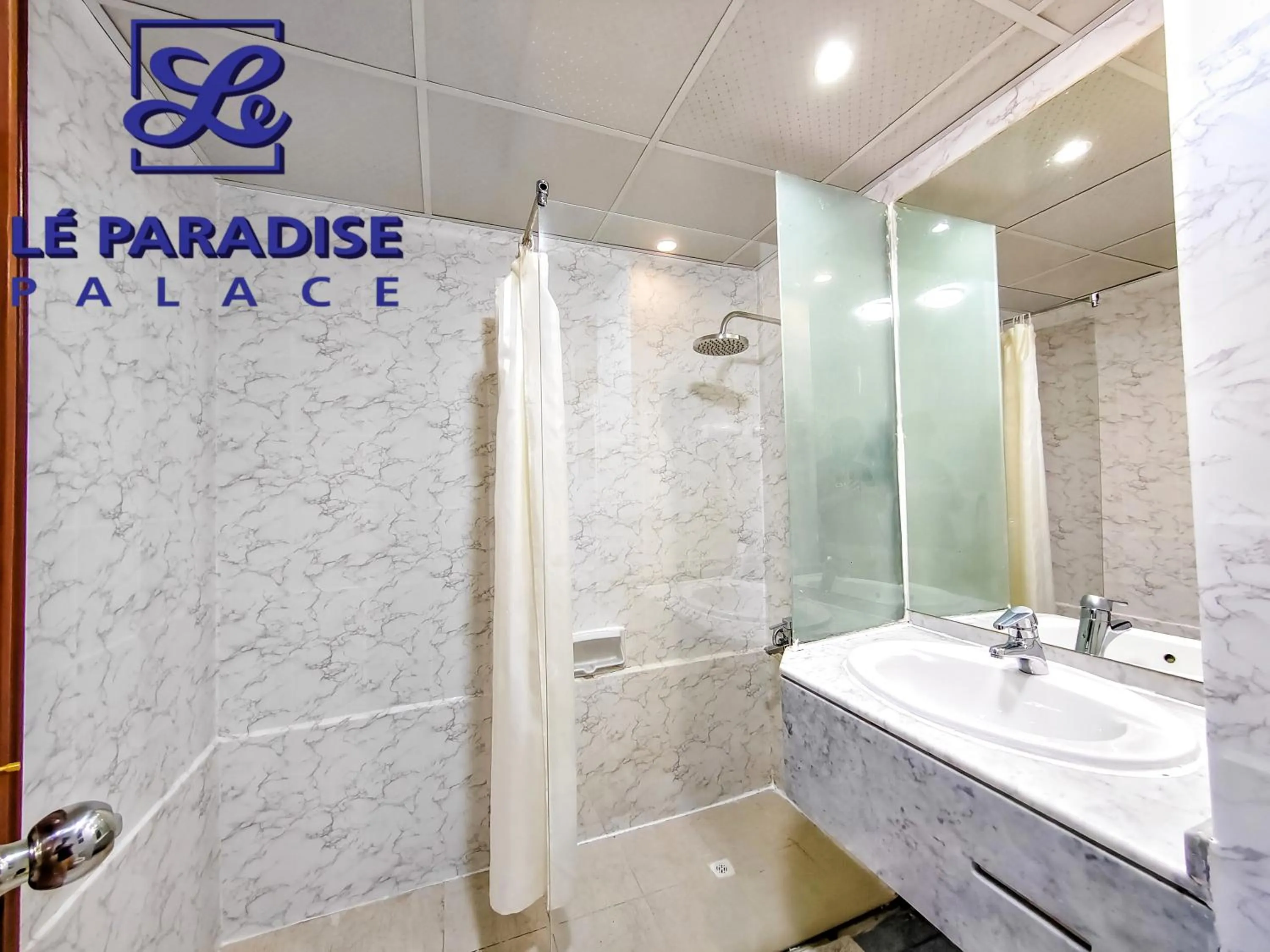 Bathroom in Le Paradise Palace Hotel Deira Dubai Al Rigga