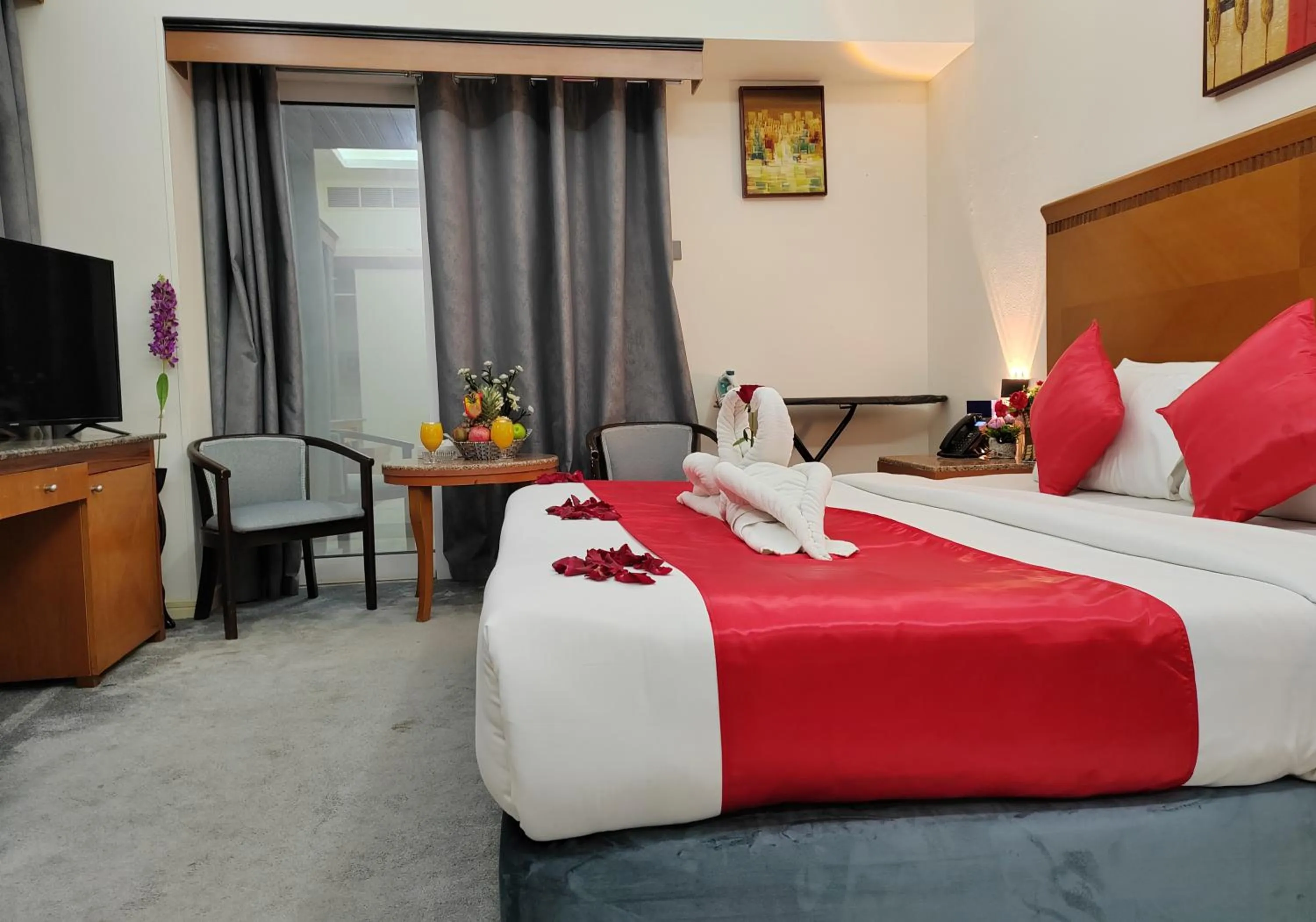 Communal lounge/ TV room, Bed in Le Paradise Palace Hotel Deira Dubai Al Rigga