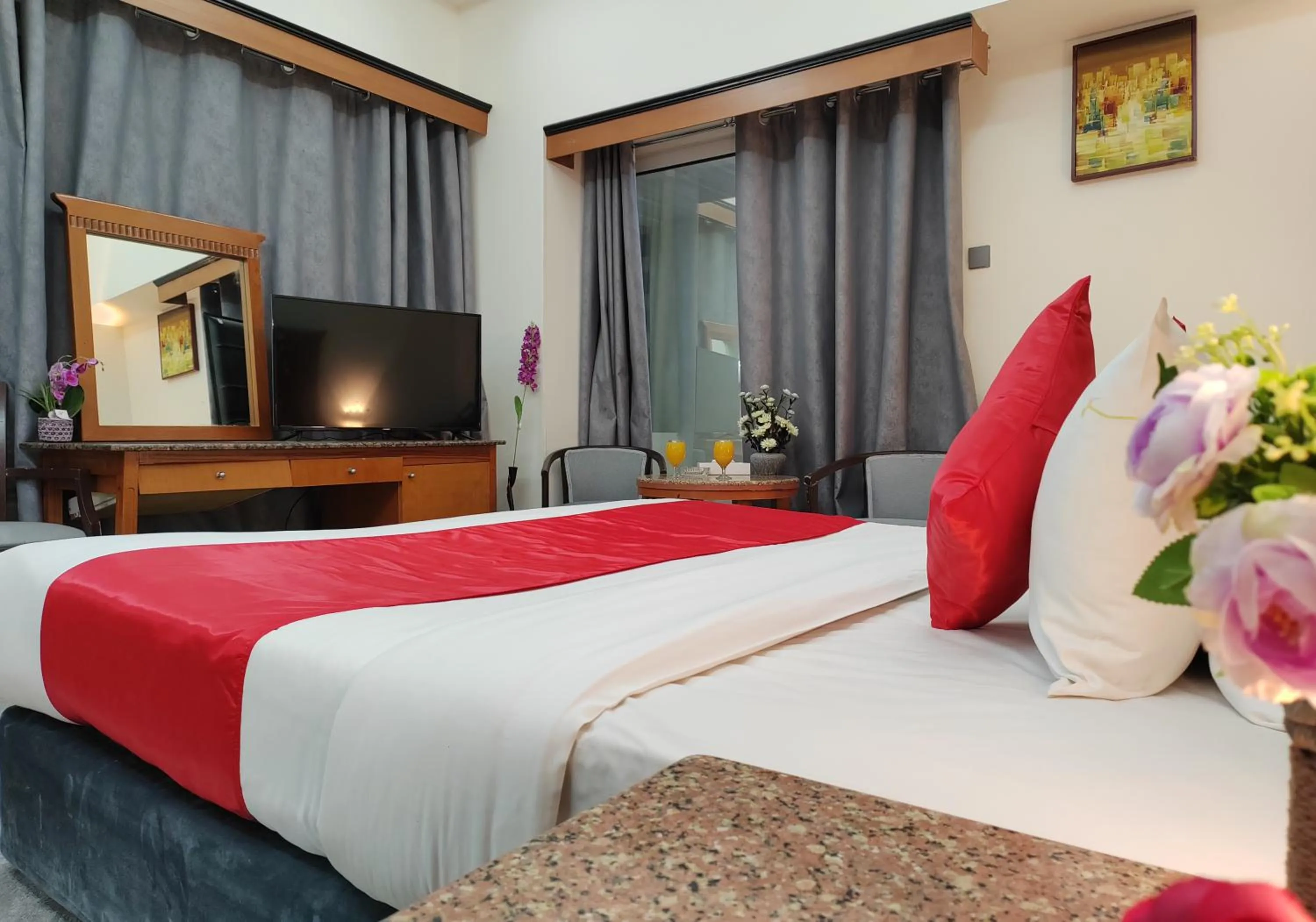 Communal lounge/ TV room, Bed in Le Paradise Palace Hotel Deira Dubai Al Rigga