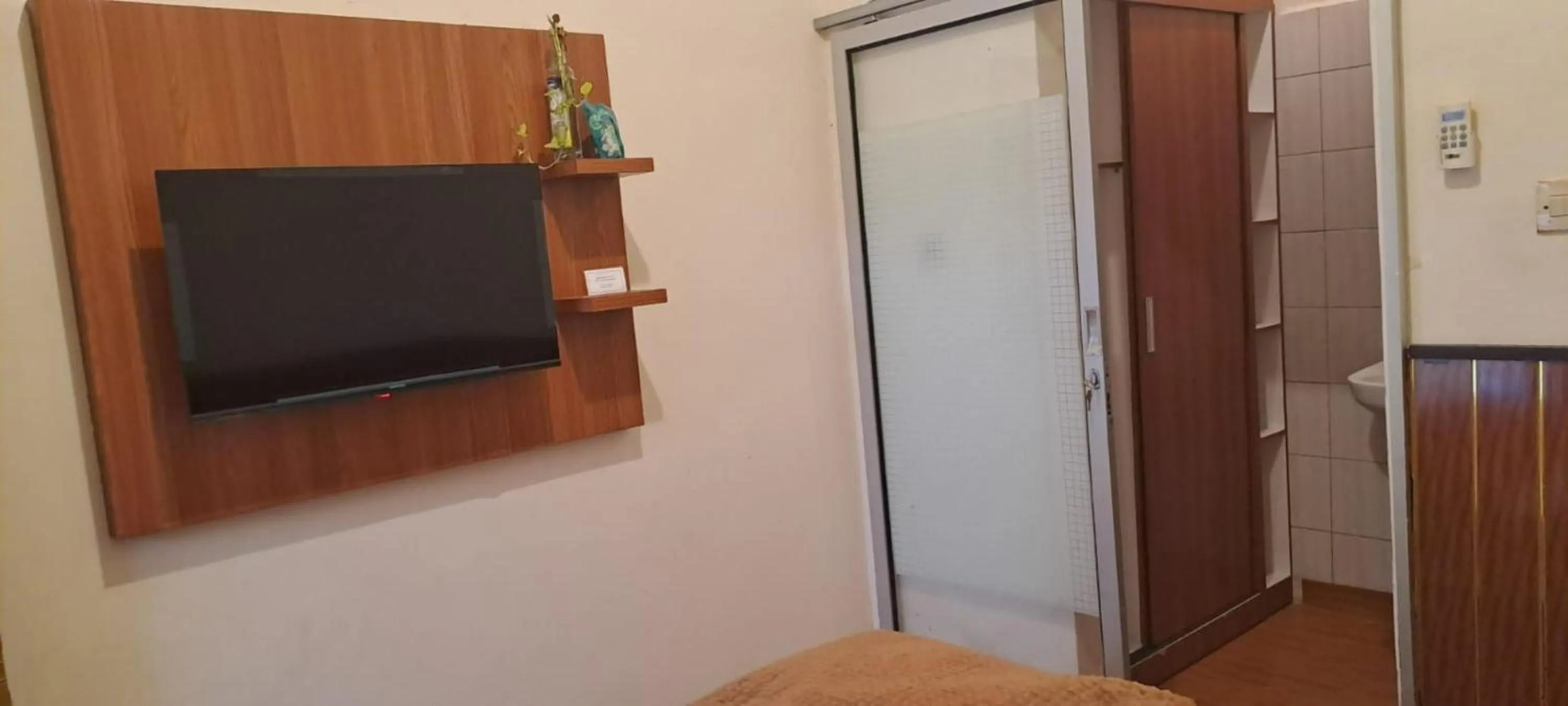 TV and multimedia in Bintang Khanida Syari'ah