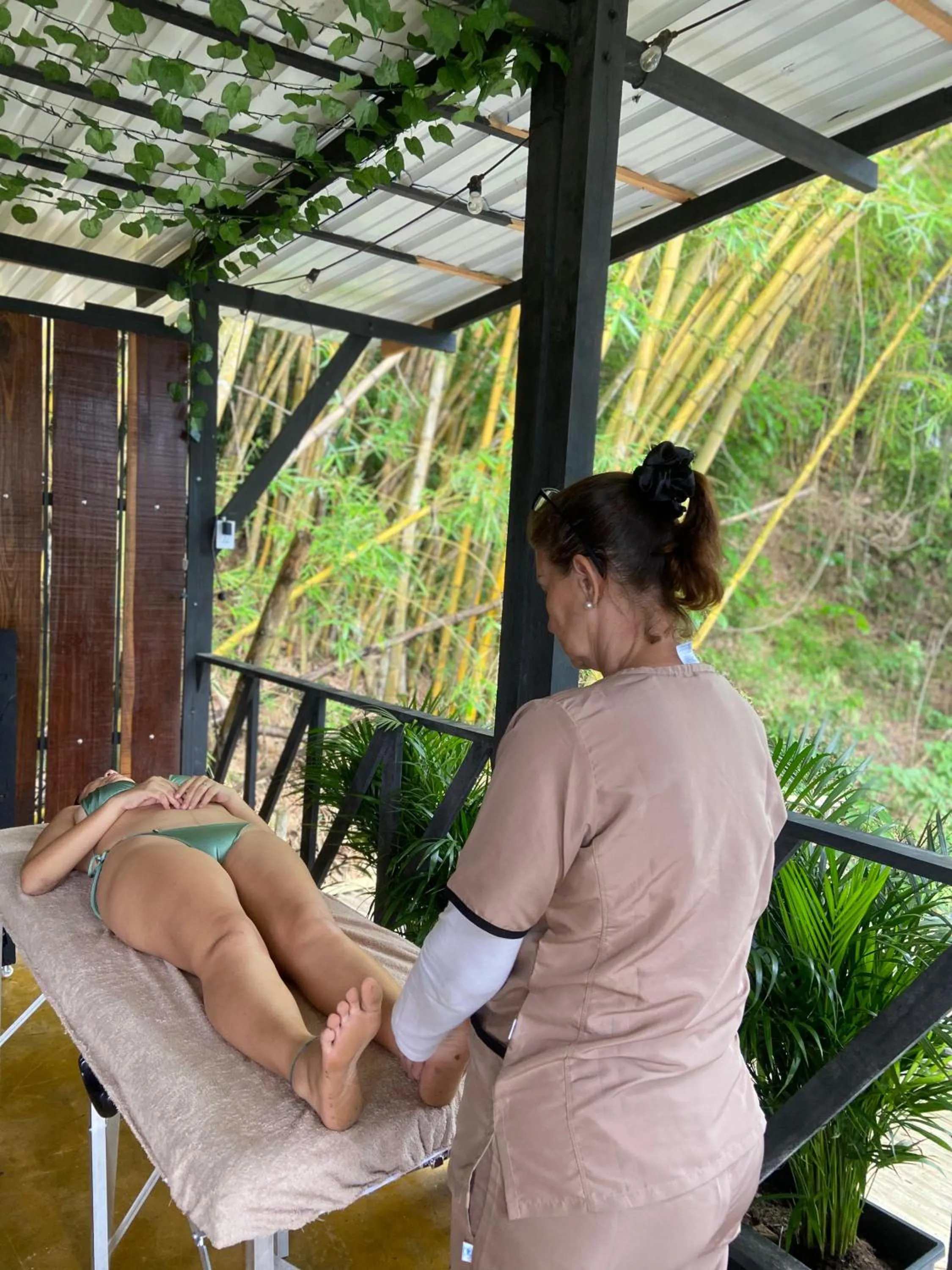 Massage in Coffee House Minca