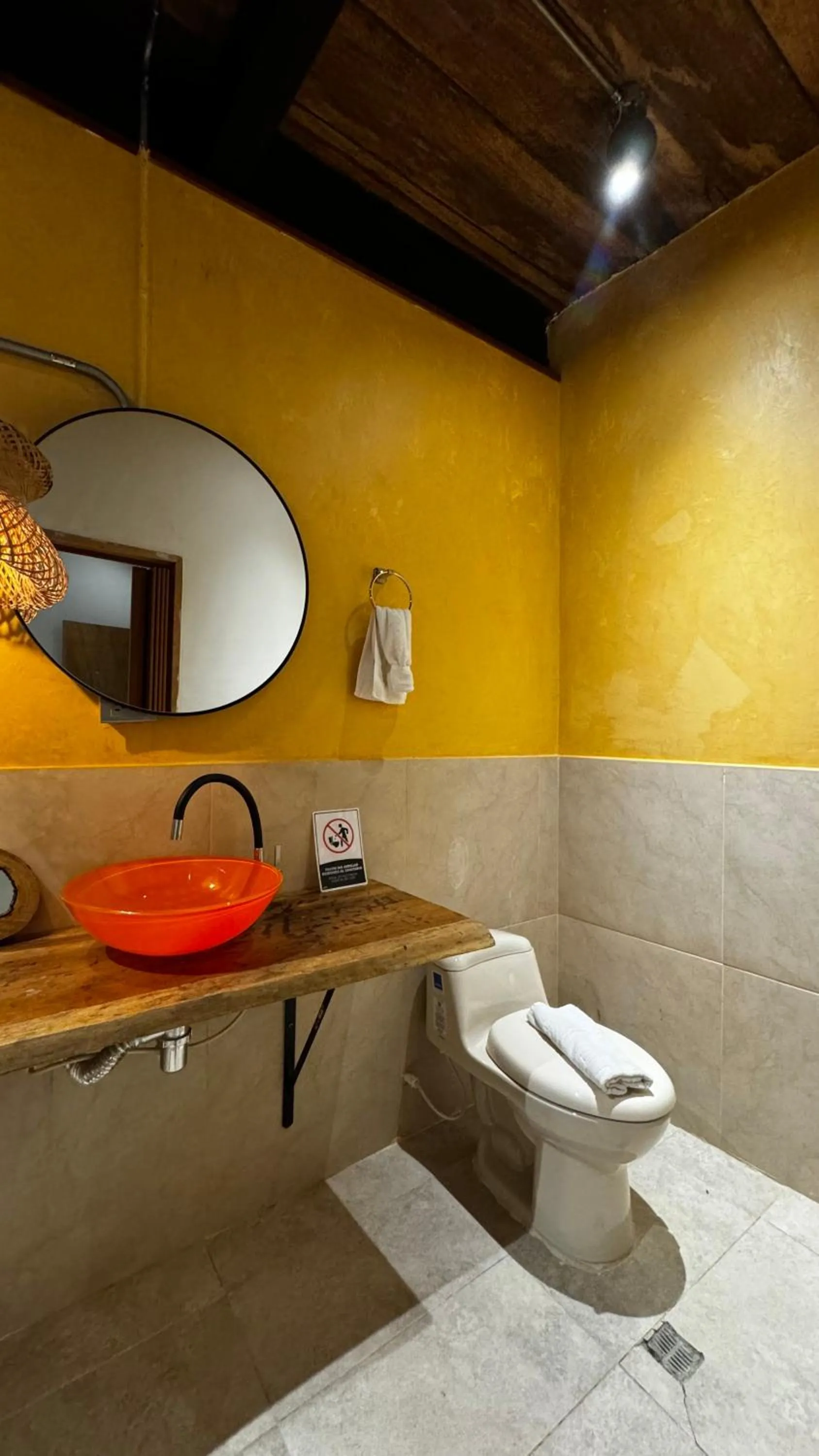 Shower in Coffee House Minca