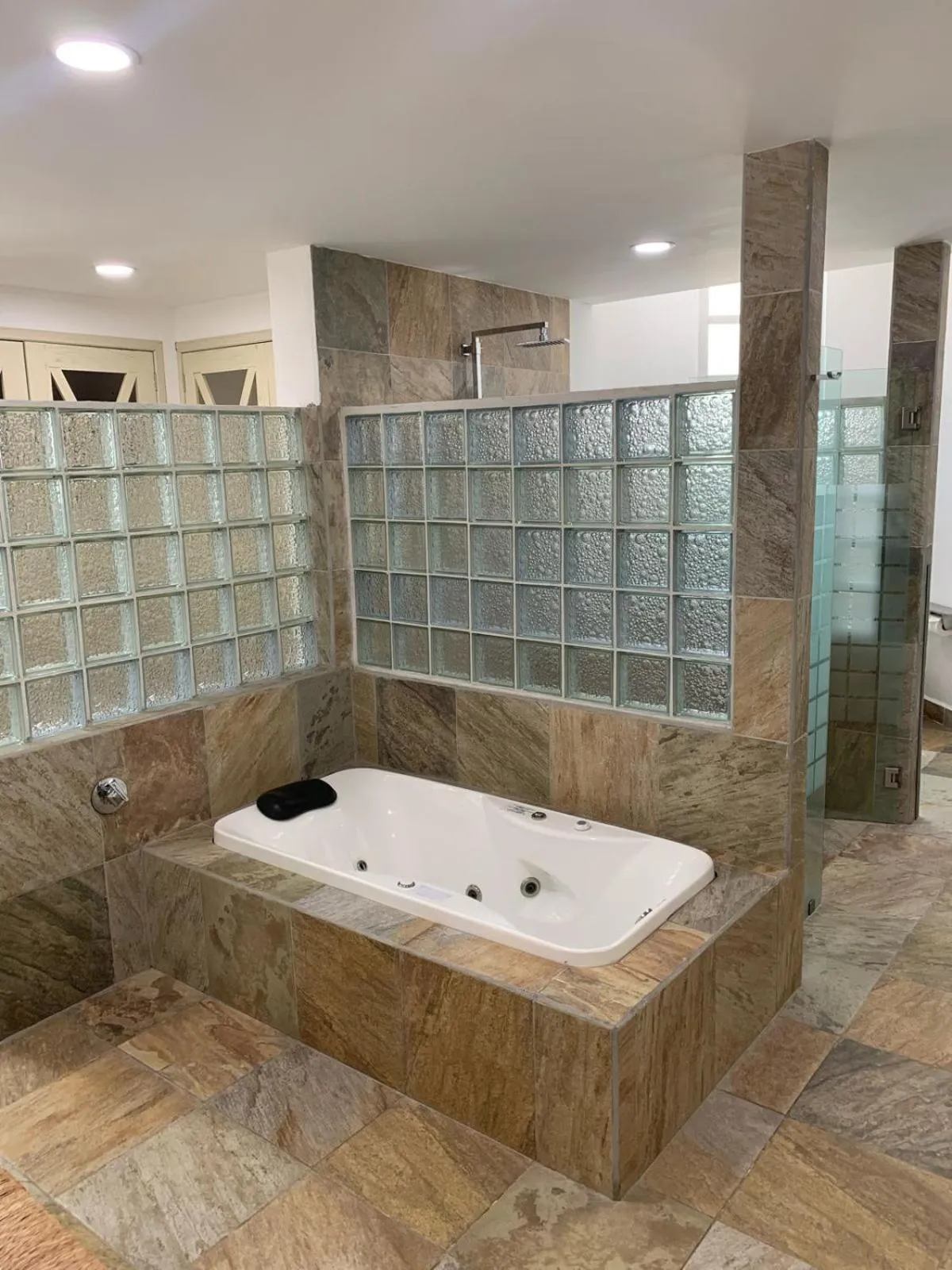 Hot Tub in Ex Hacienda Santa Cecilia