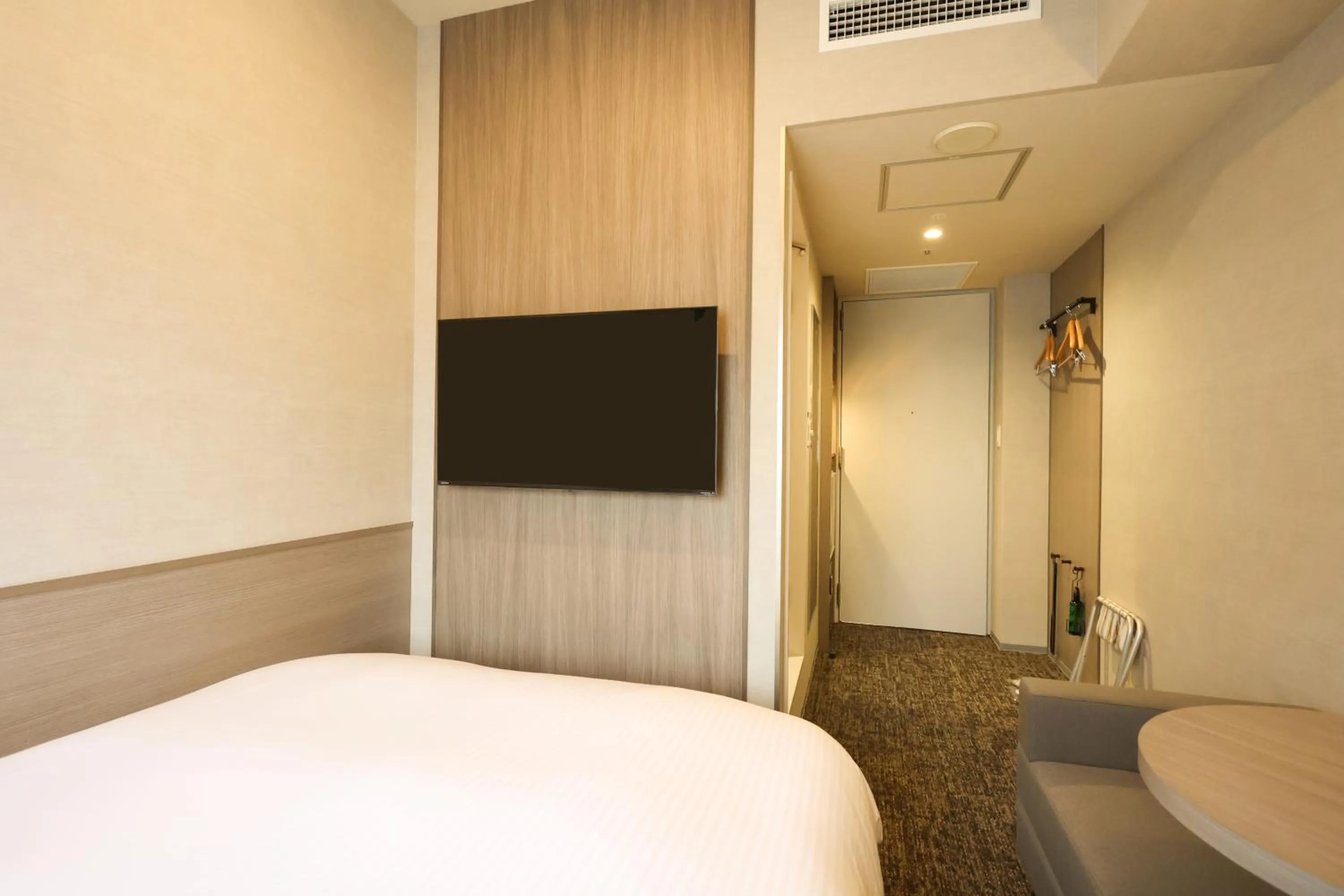 TV and multimedia, Bed in SK HOTEL Kobe Ekimae