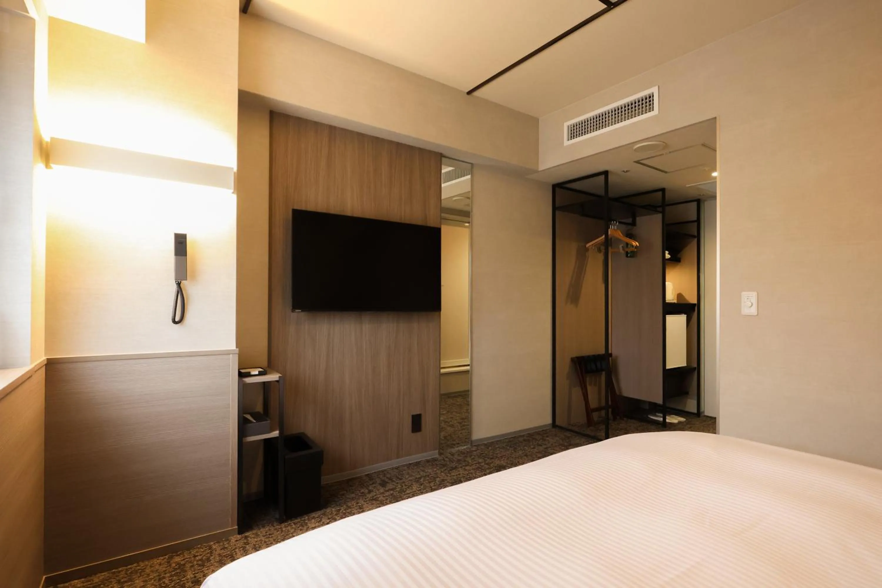 TV and multimedia, Bed in SK HOTEL Kobe Ekimae