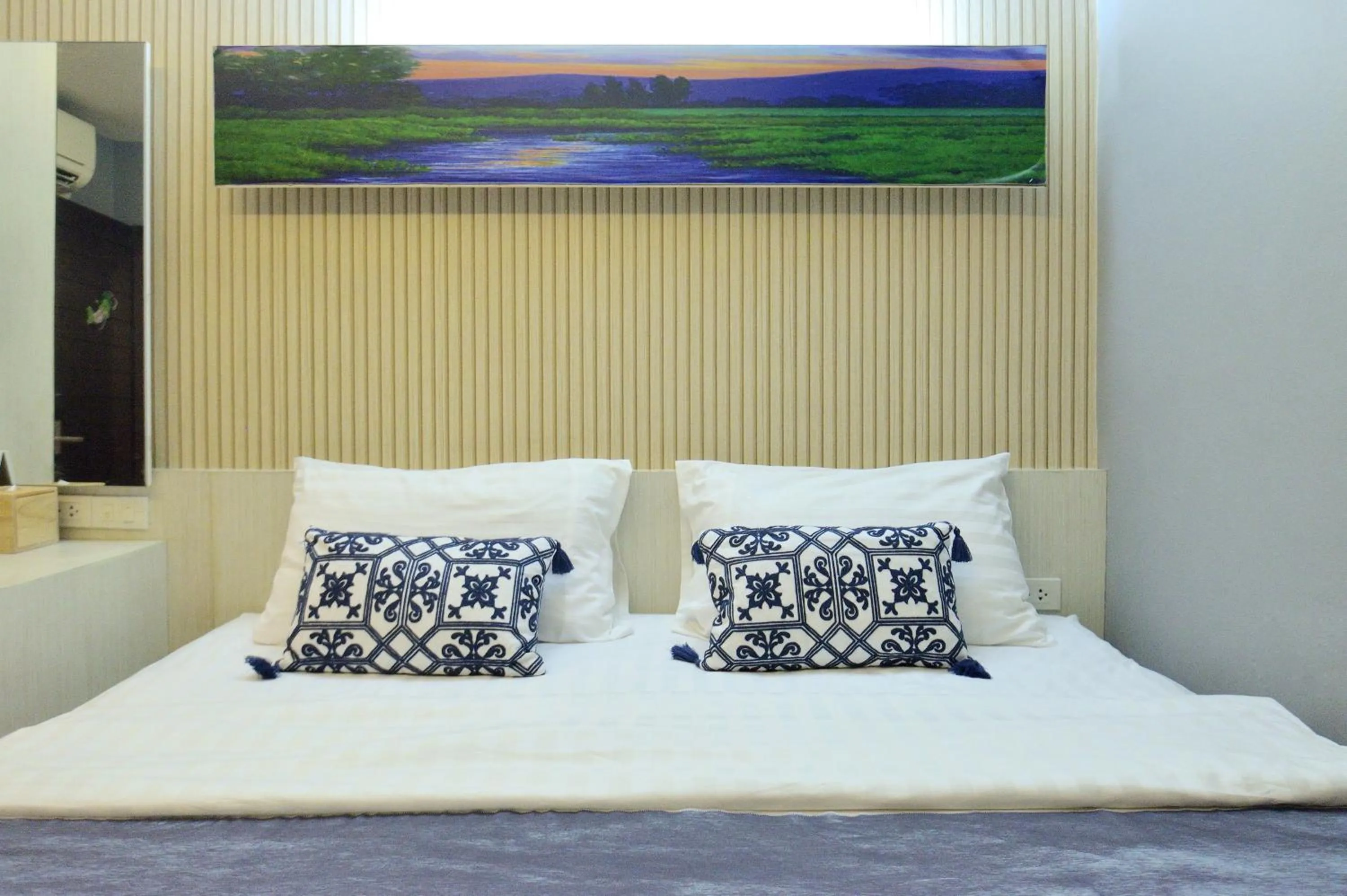 Bedroom, Bed in De Lux Bangkok Hotel