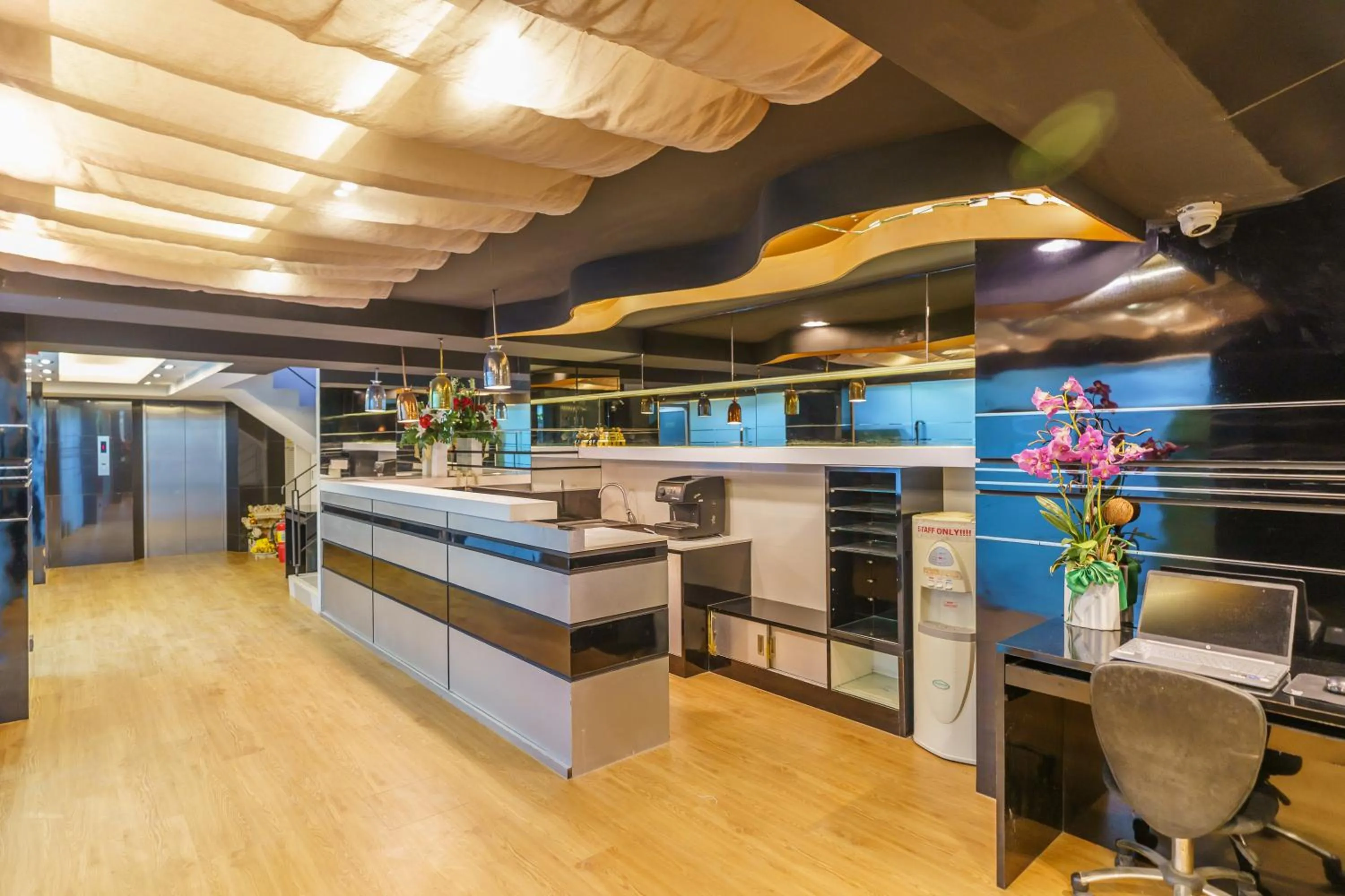 Lobby or reception in De Lux Bangkok Hotel