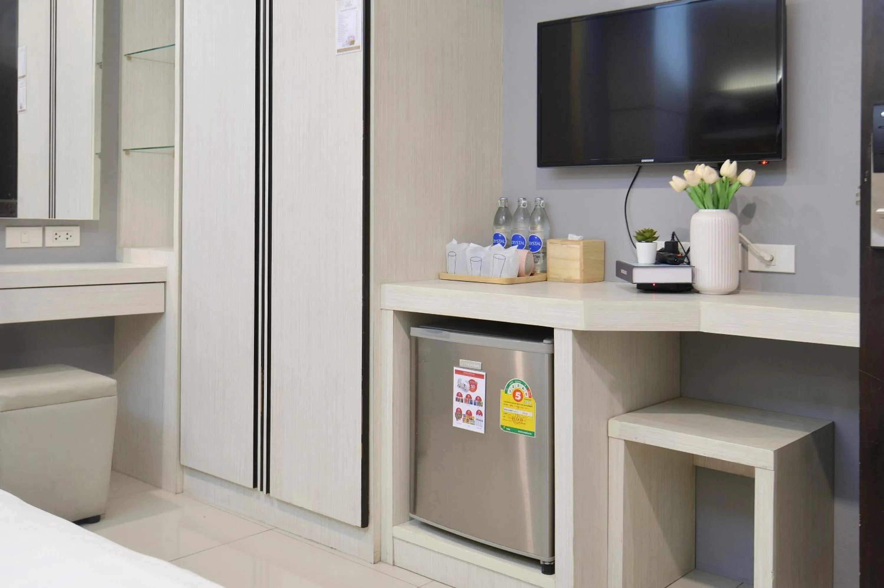 TV and multimedia in De Lux Bangkok Hotel