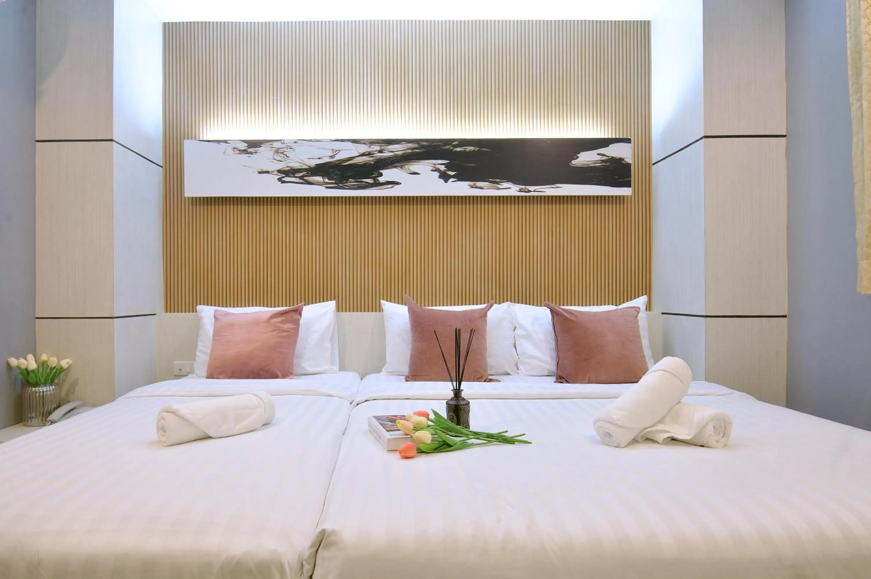 Bed in De Lux Bangkok Hotel