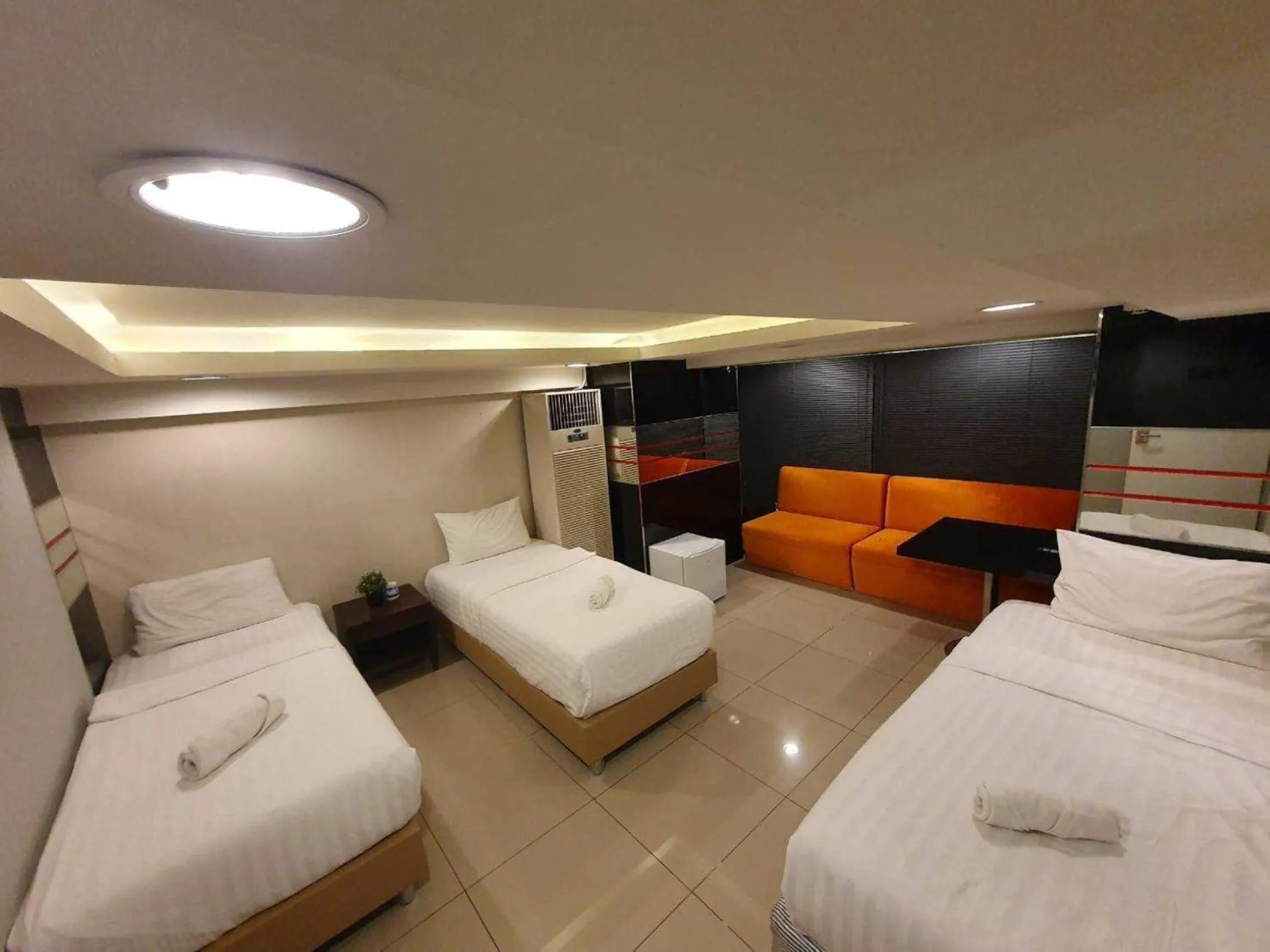 Bedroom, Bed in De Lux Bangkok Hotel