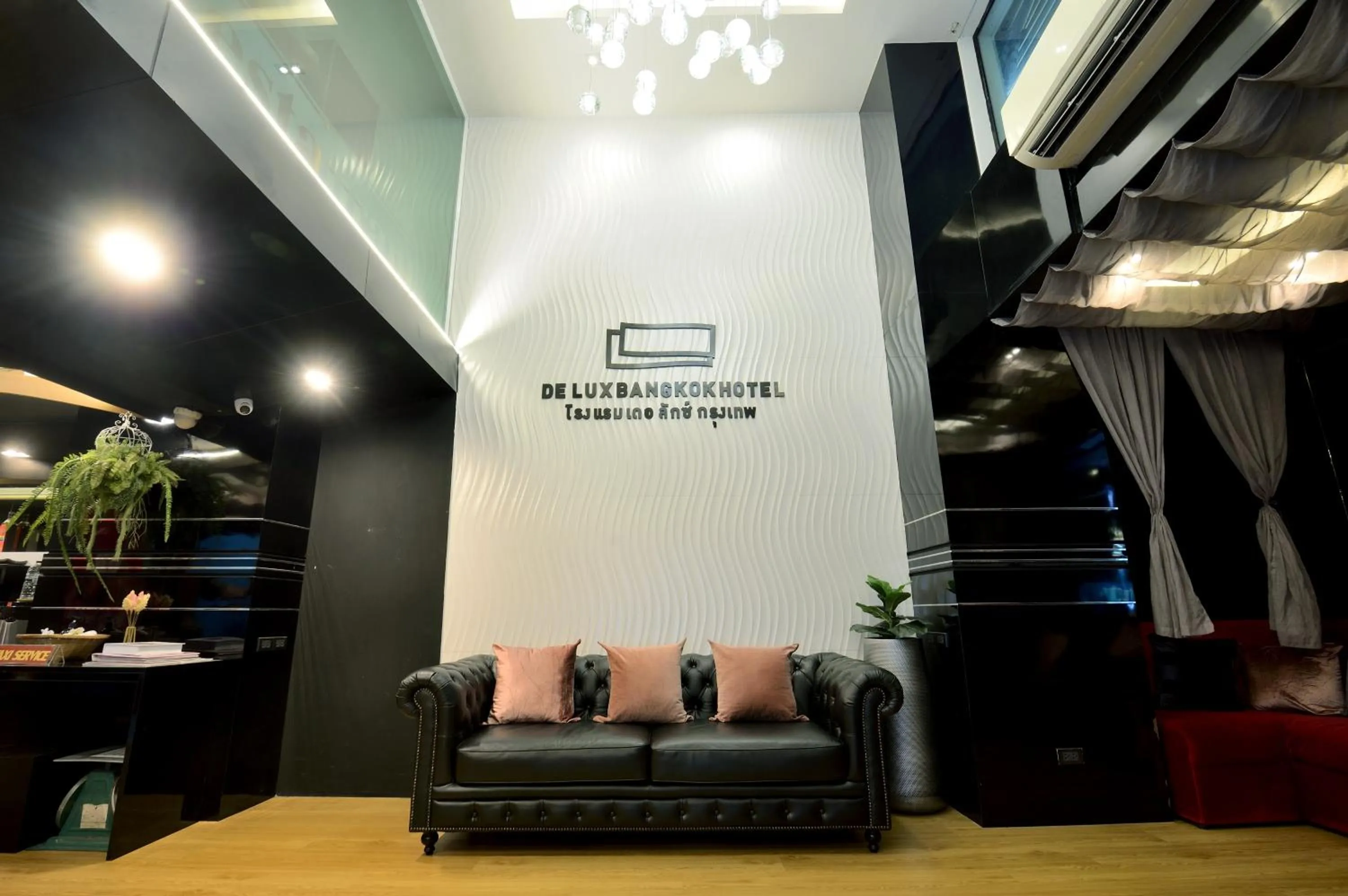 Living room in De Lux Bangkok Hotel