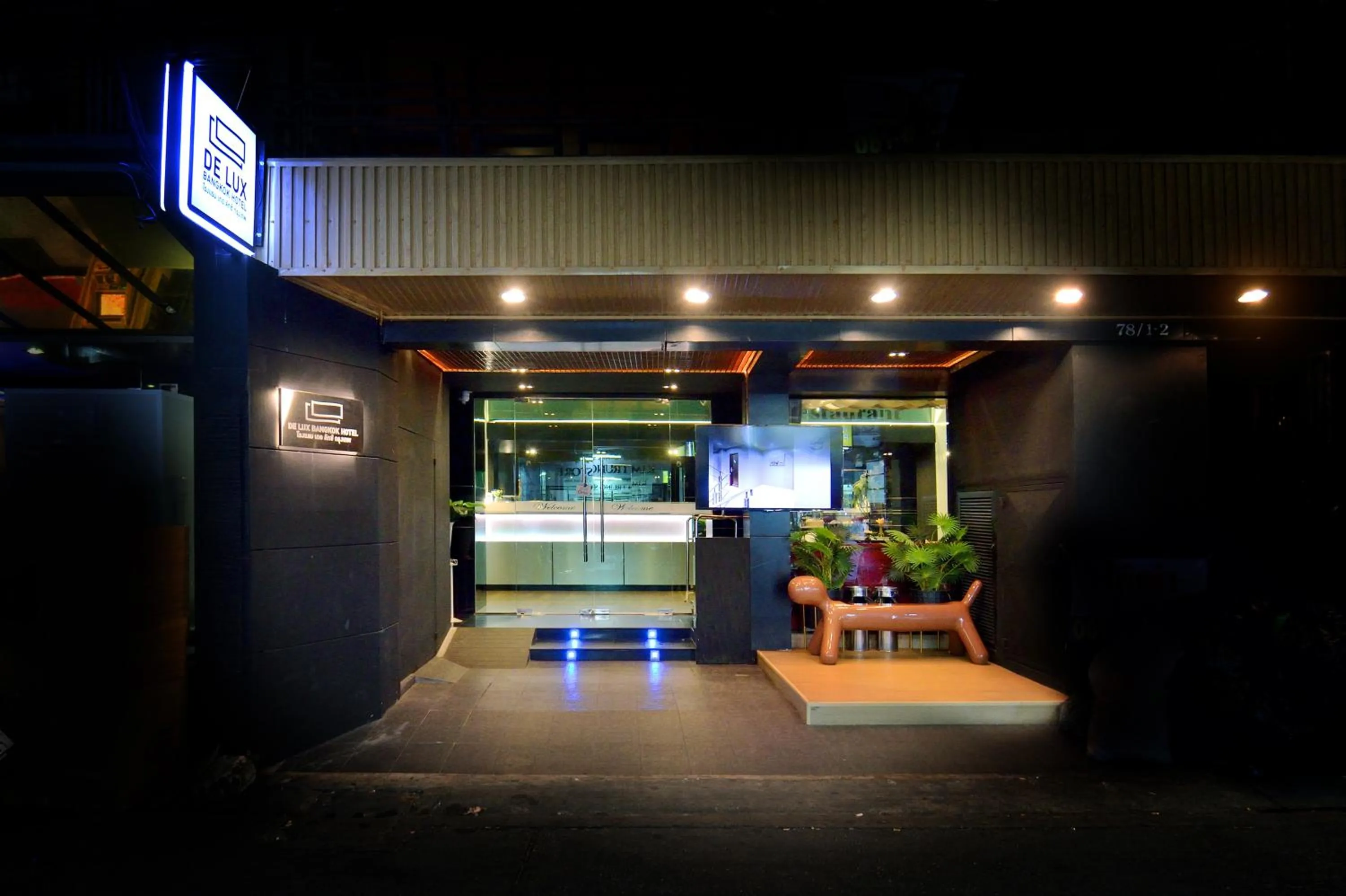 Night in De Lux Bangkok Hotel