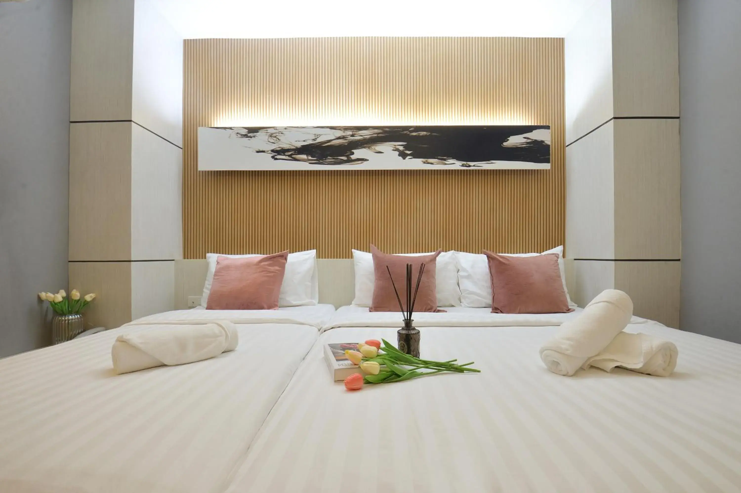 Deluxe Triple Room in De Lux Bangkok Hotel Deluxe Triple Room in De Lux Bangkok Hotel