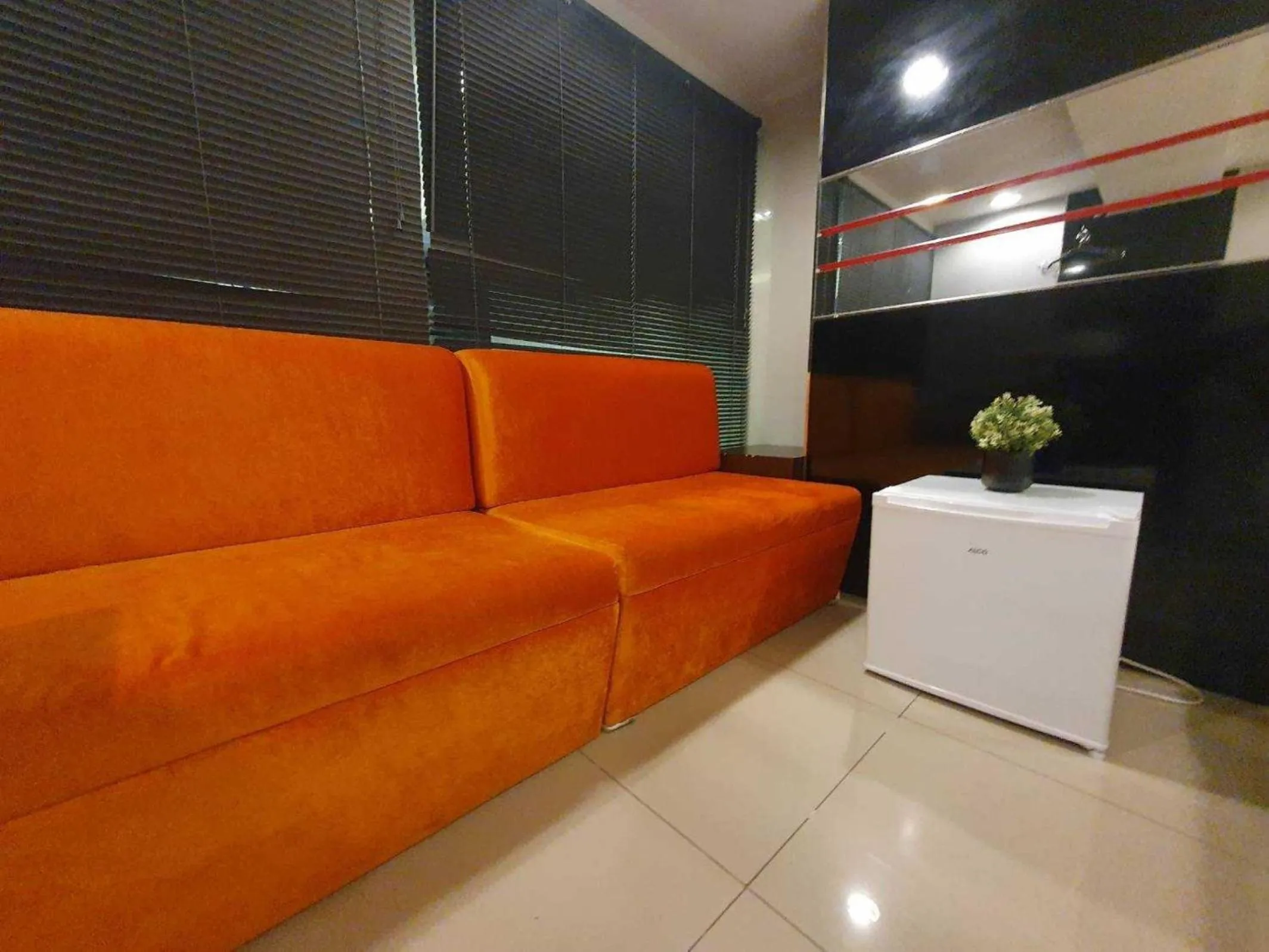 Seating area in De Lux Bangkok Hotel