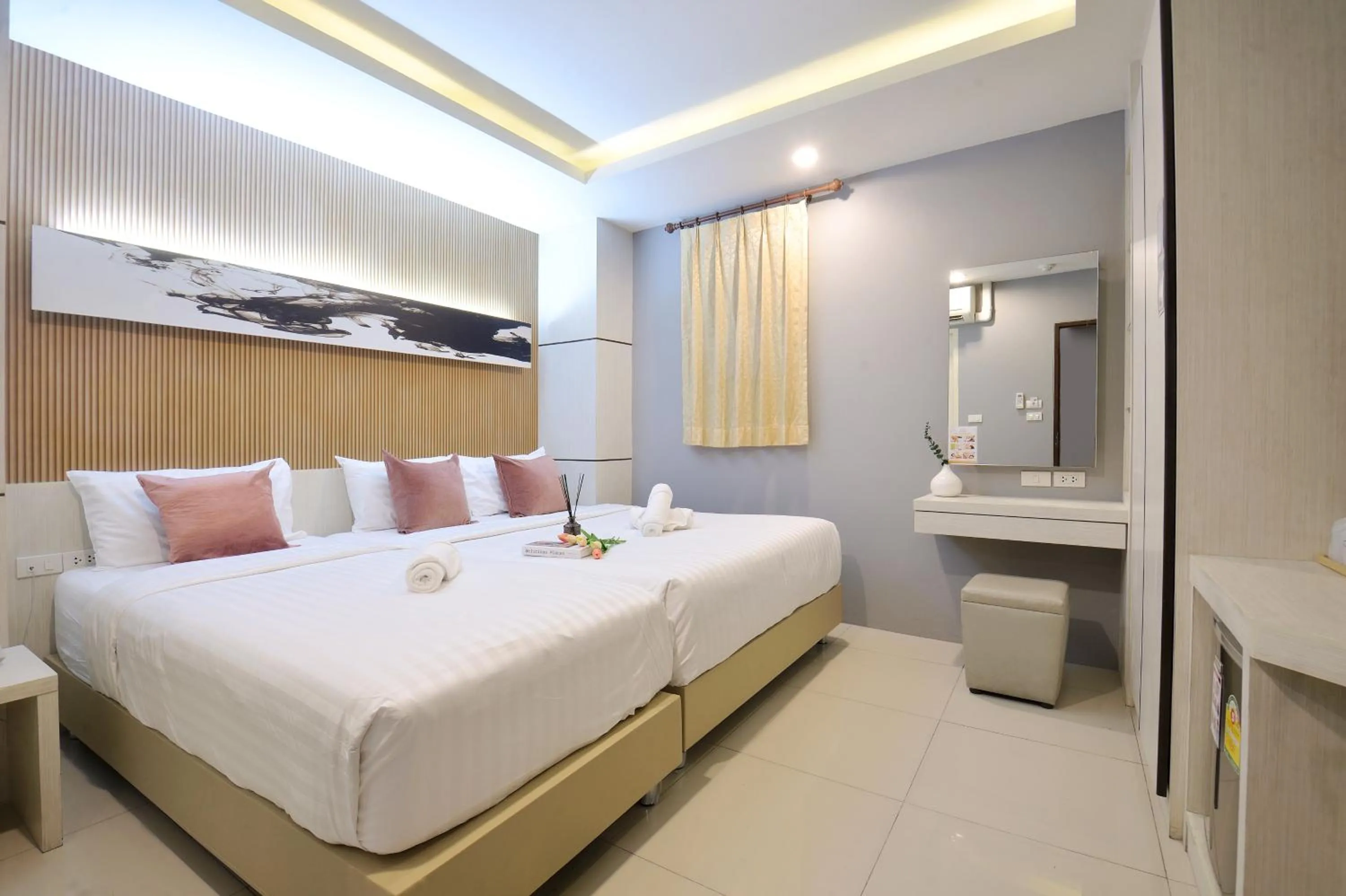 Bed in De Lux Bangkok Hotel