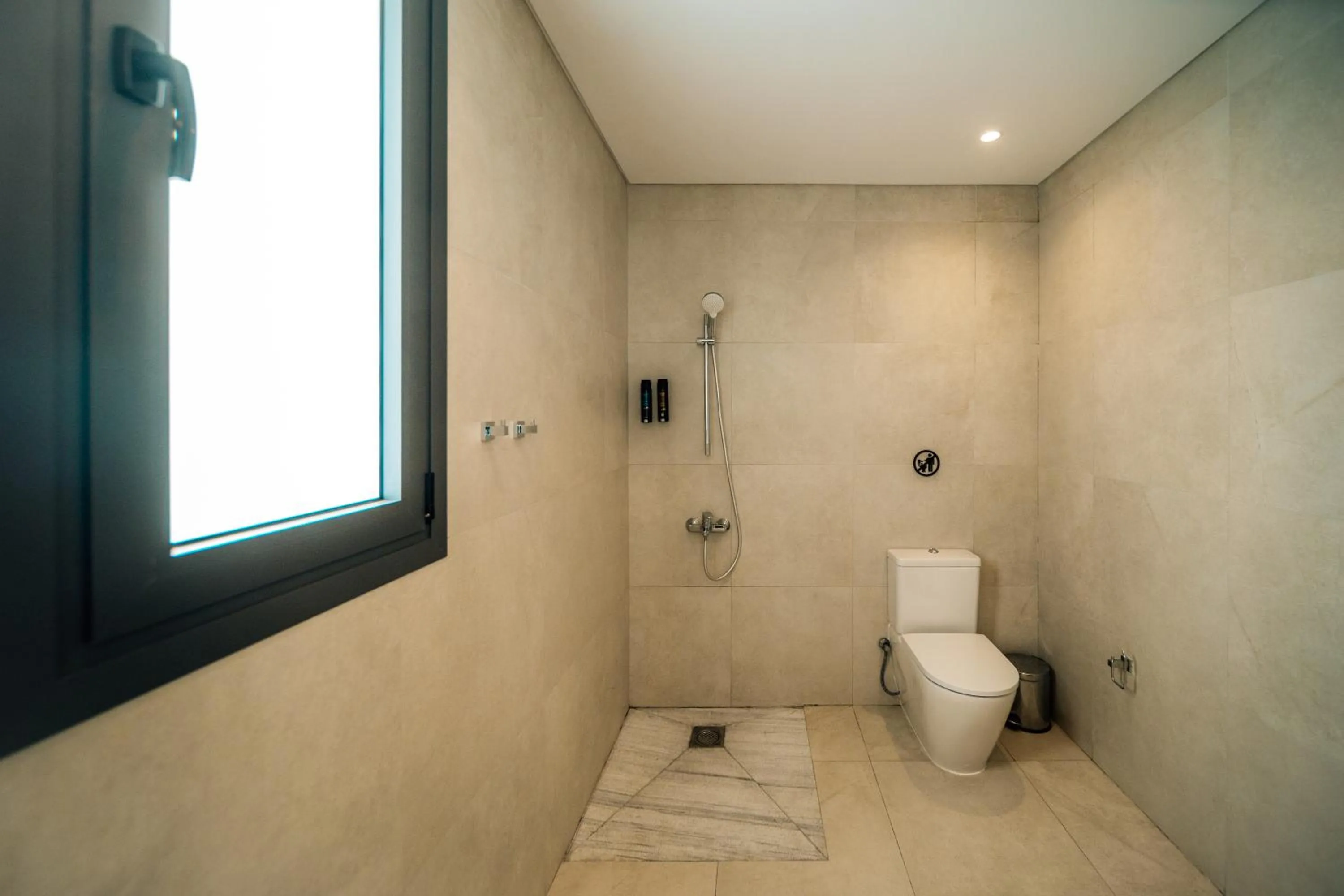 Shower in Regency Boutique Hotel Holiday Suites