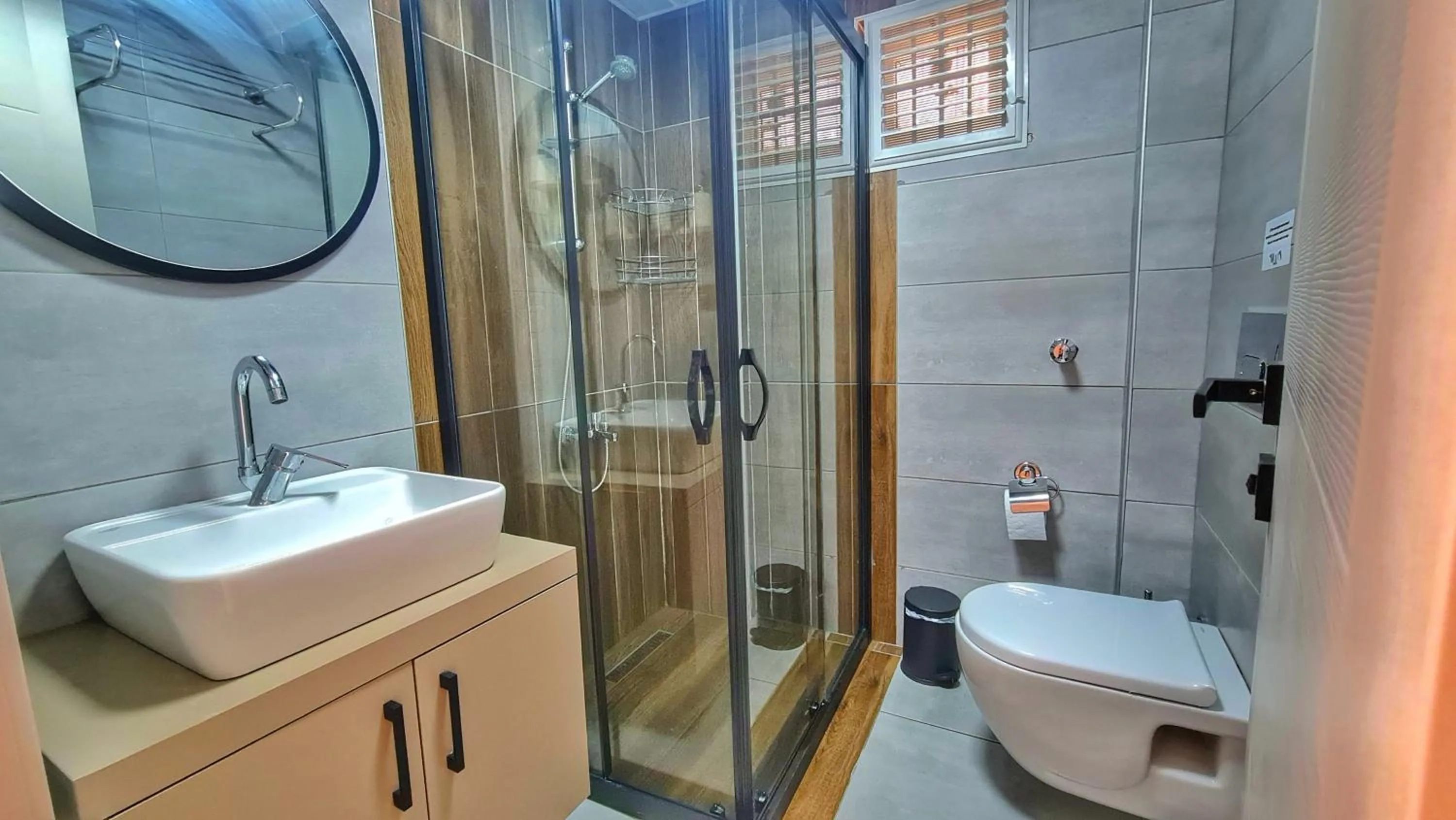Shower in Moon Suites