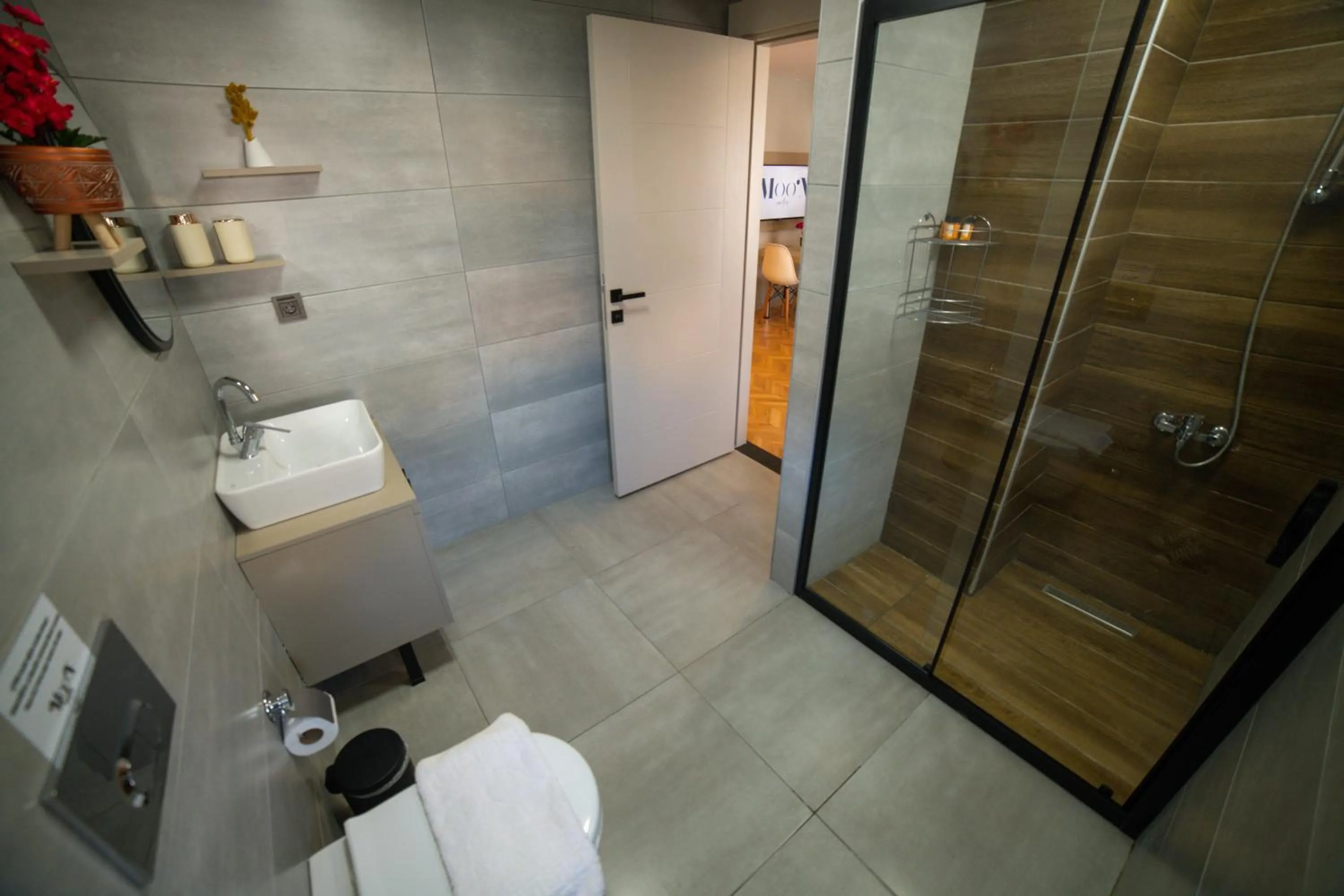Shower in Moon Suites