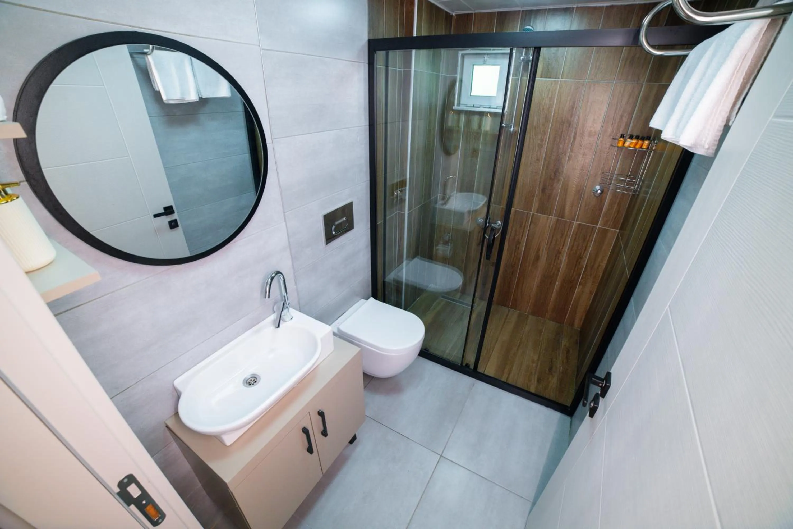 Shower in Moon Suites