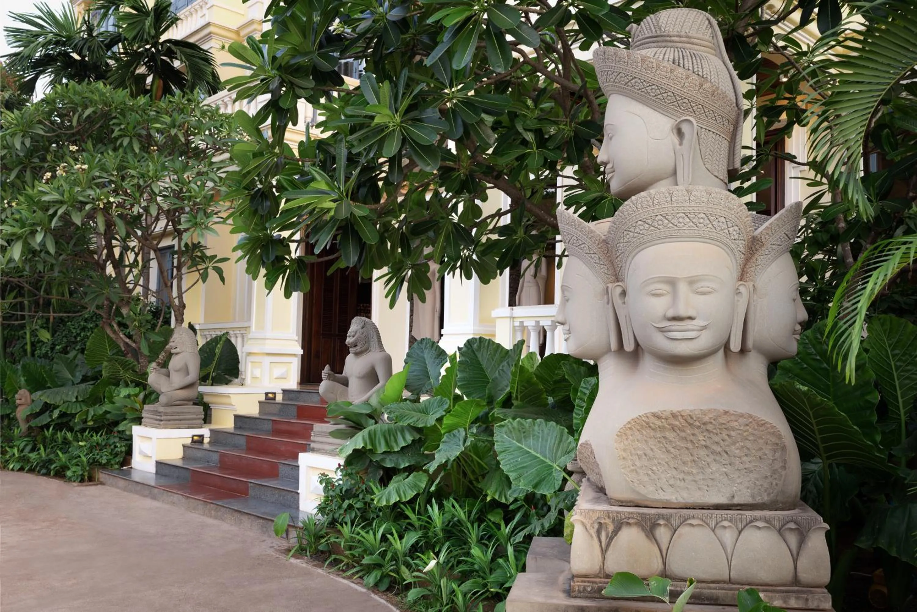 Facade/entrance in The Elephant