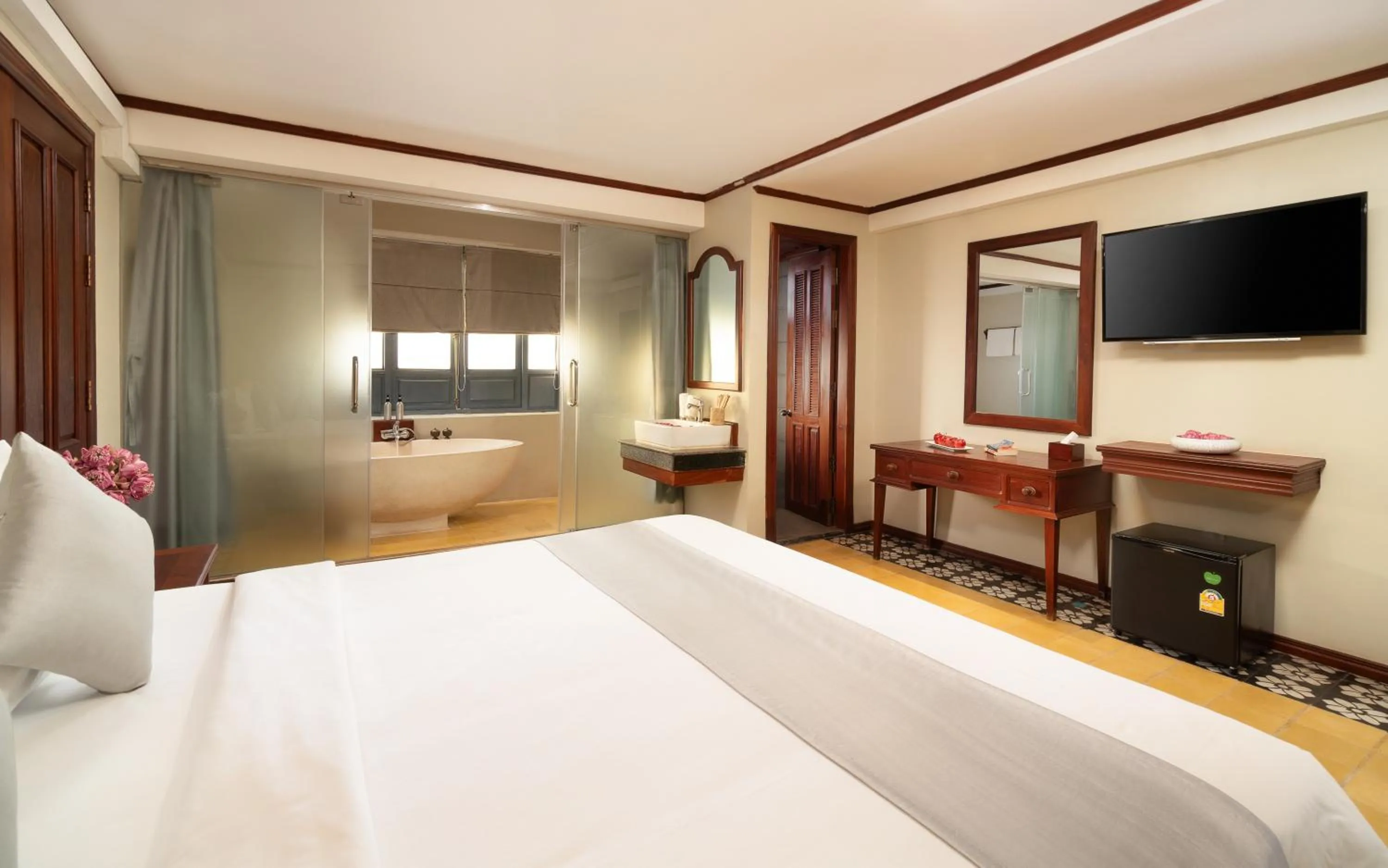 Bathroom, Bed in The Elephant