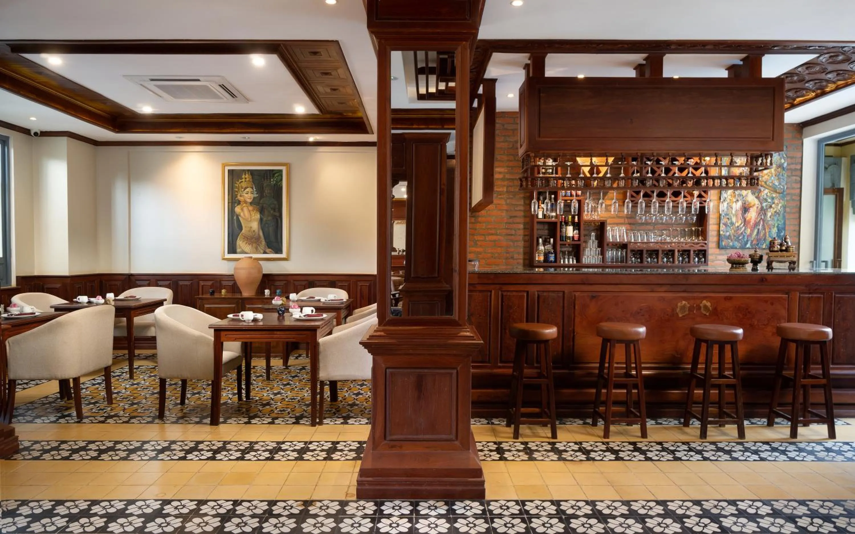 Restaurant/places to eat in The Elephant