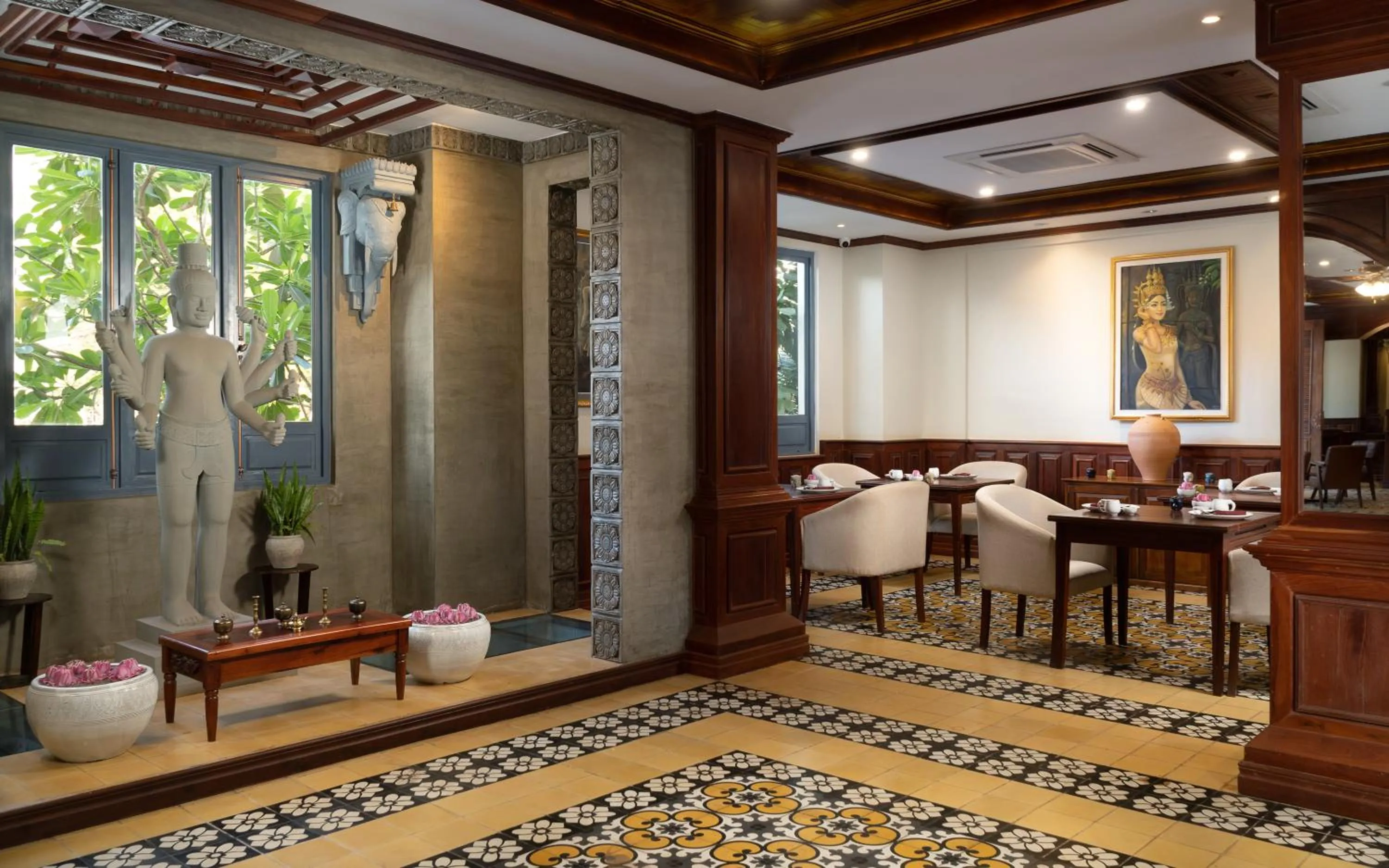 Restaurant/places to eat in The Elephant