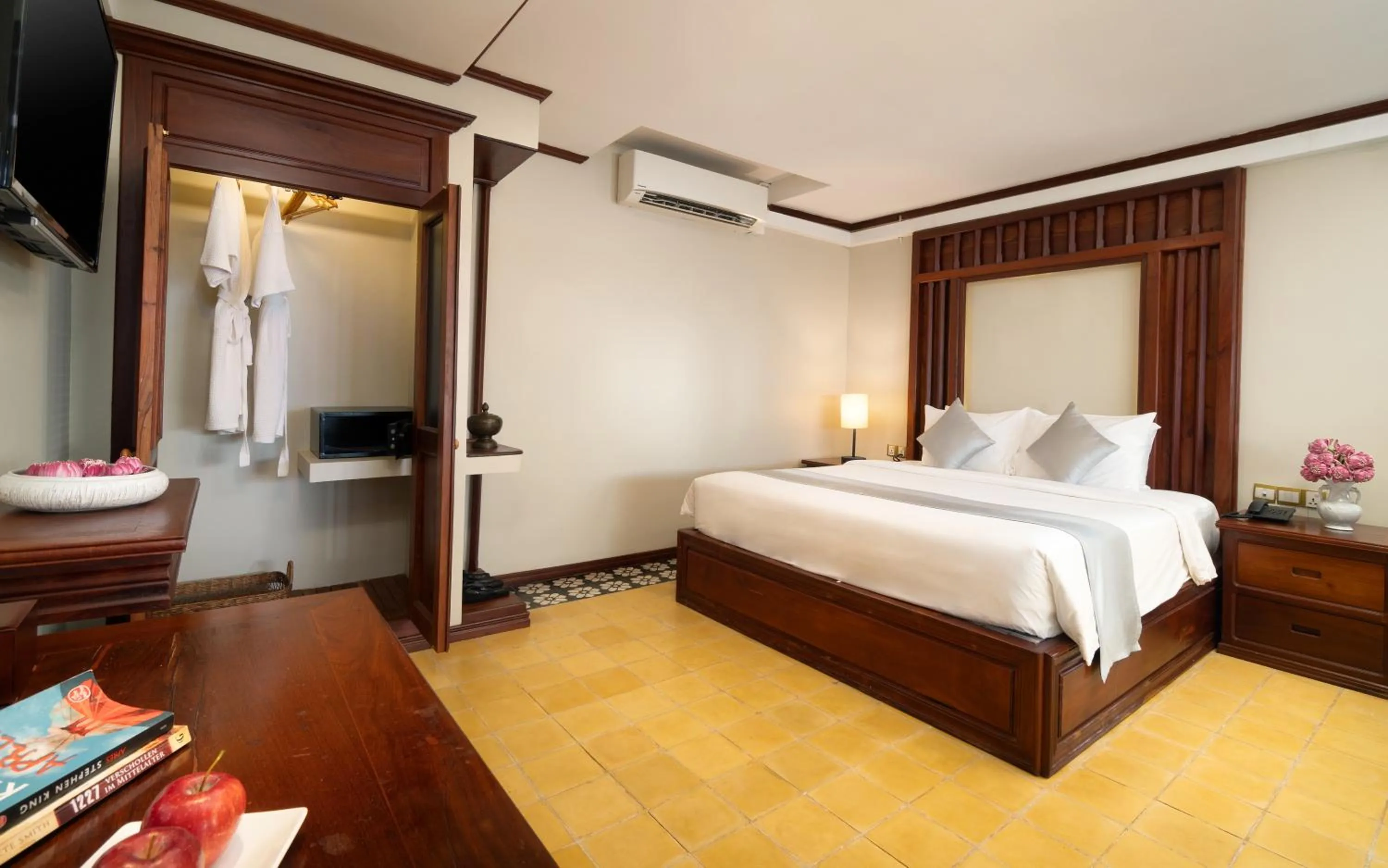 Bedroom, Bed in The Elephant