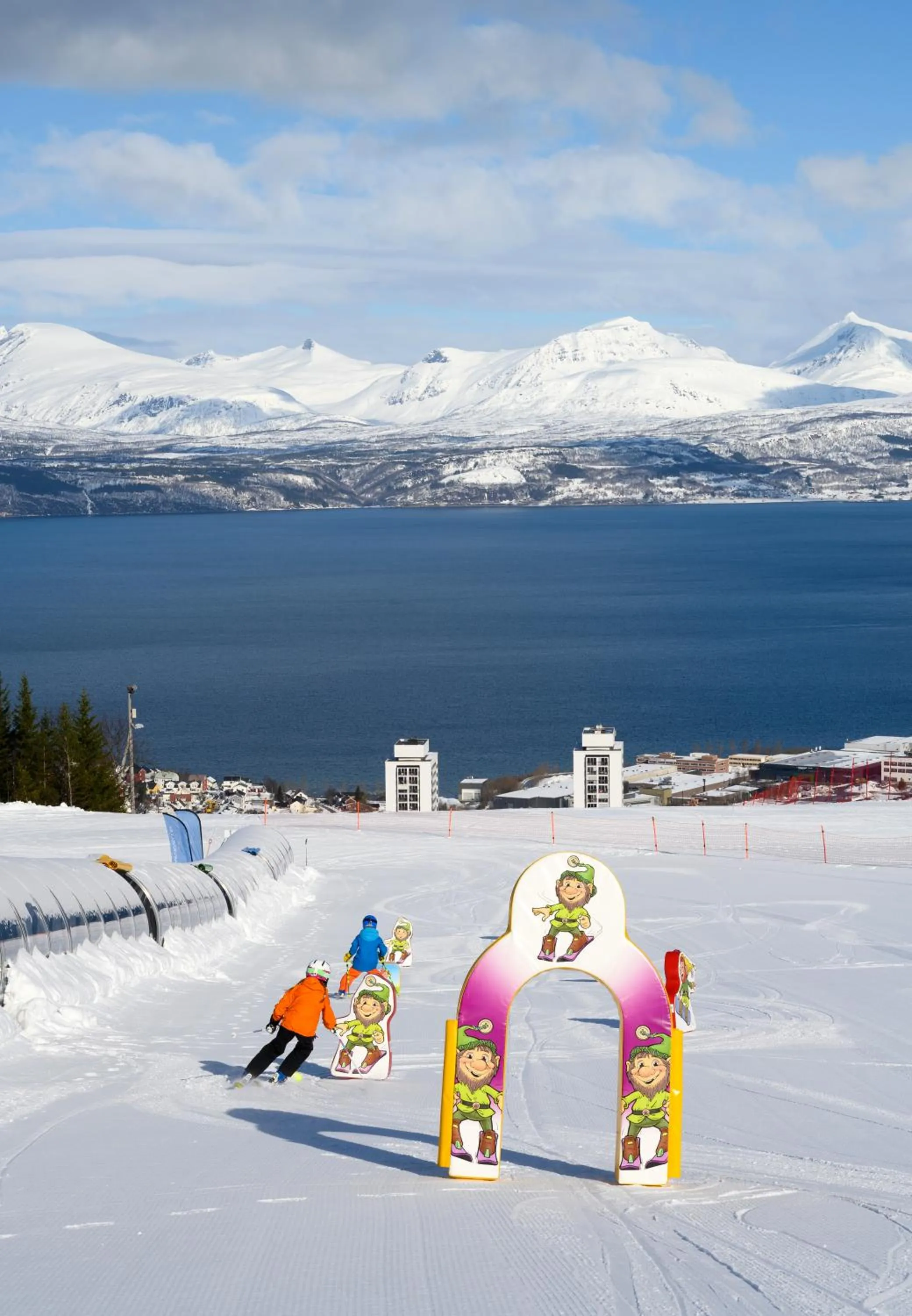Skiing in Basecamp Narvik