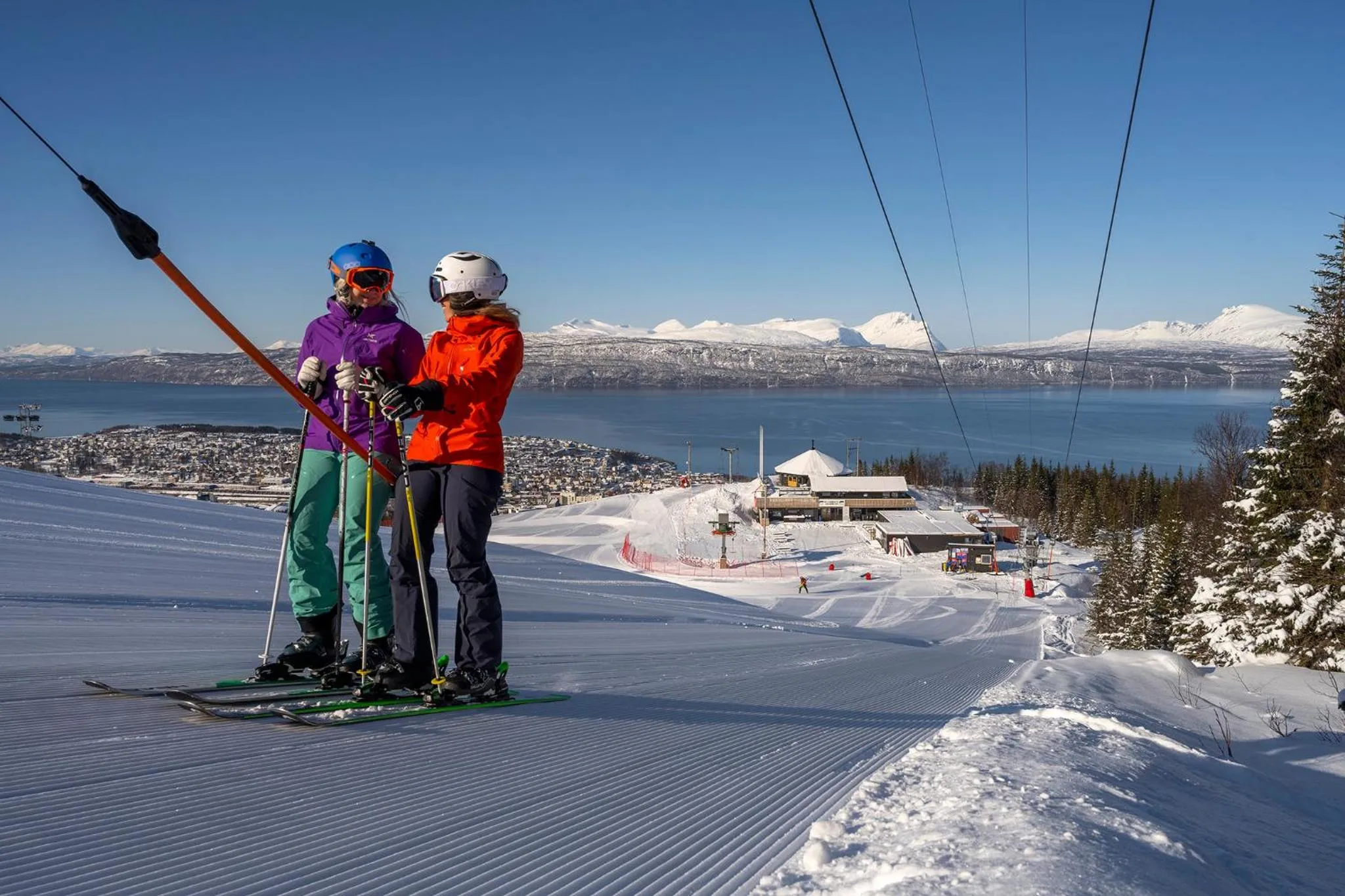 Skiing in Basecamp Narvik