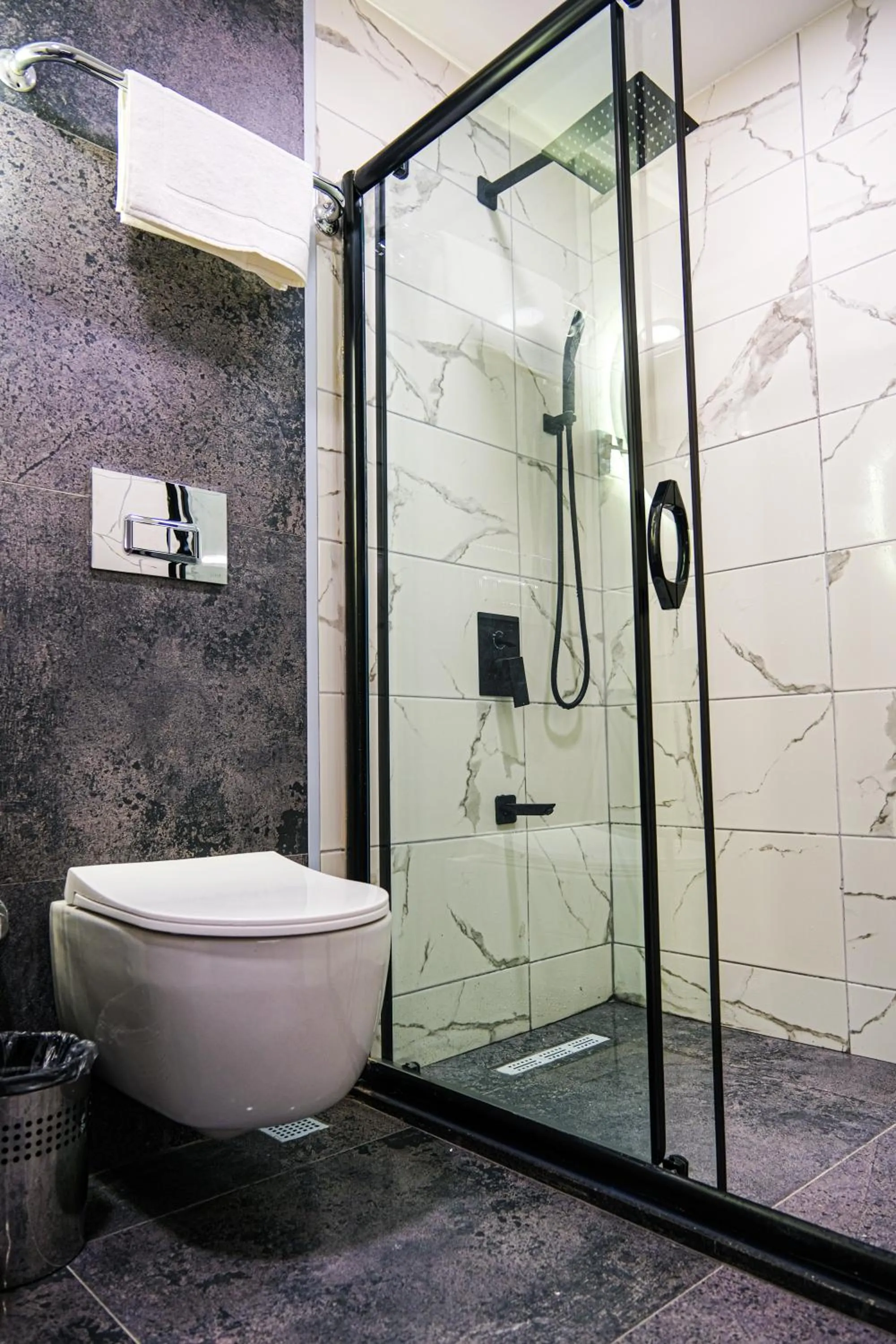 Shower in Hotel Martin