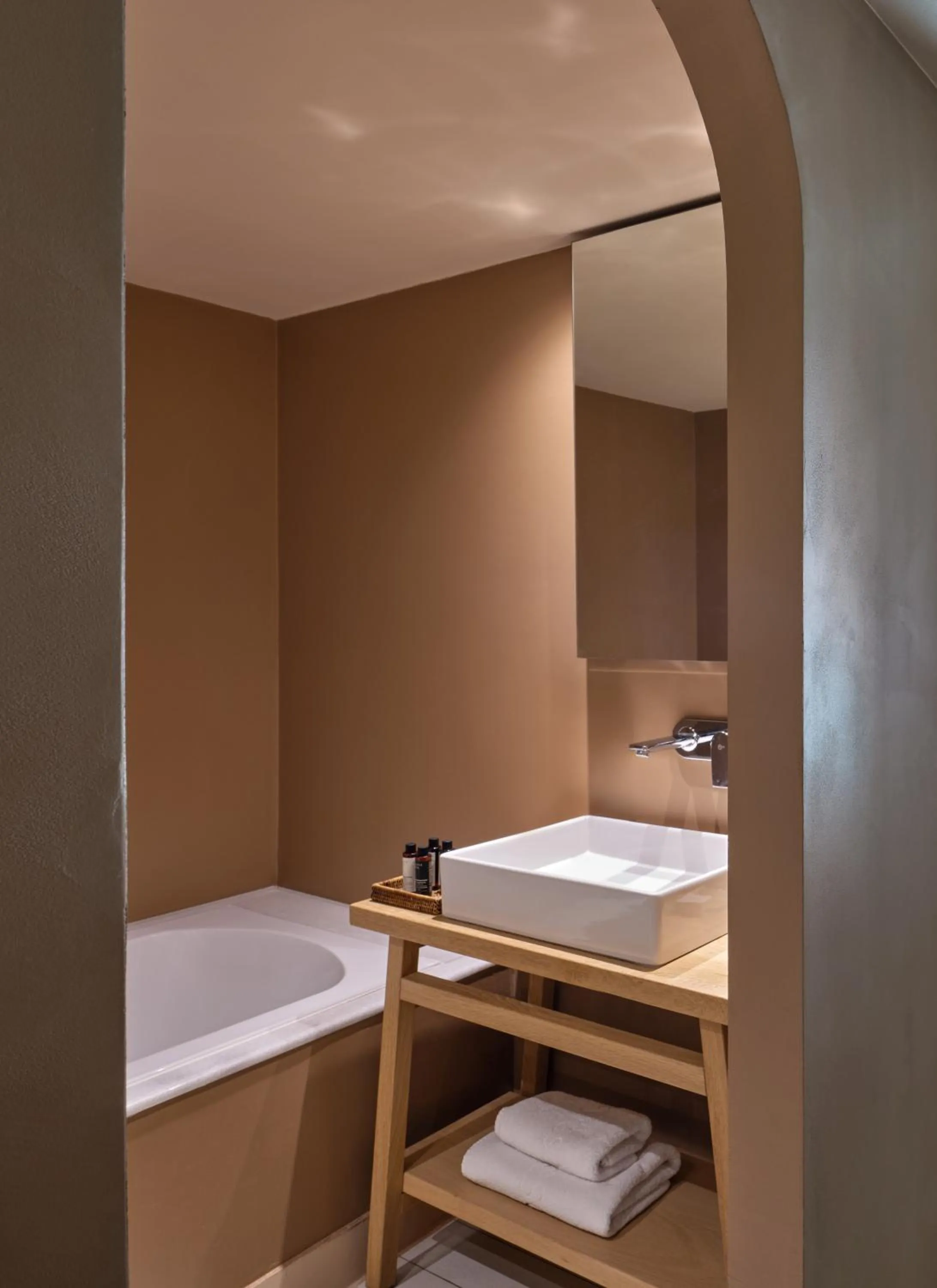 Bathroom, Bed in Eagles Palace - Small Luxury Hotels of the World