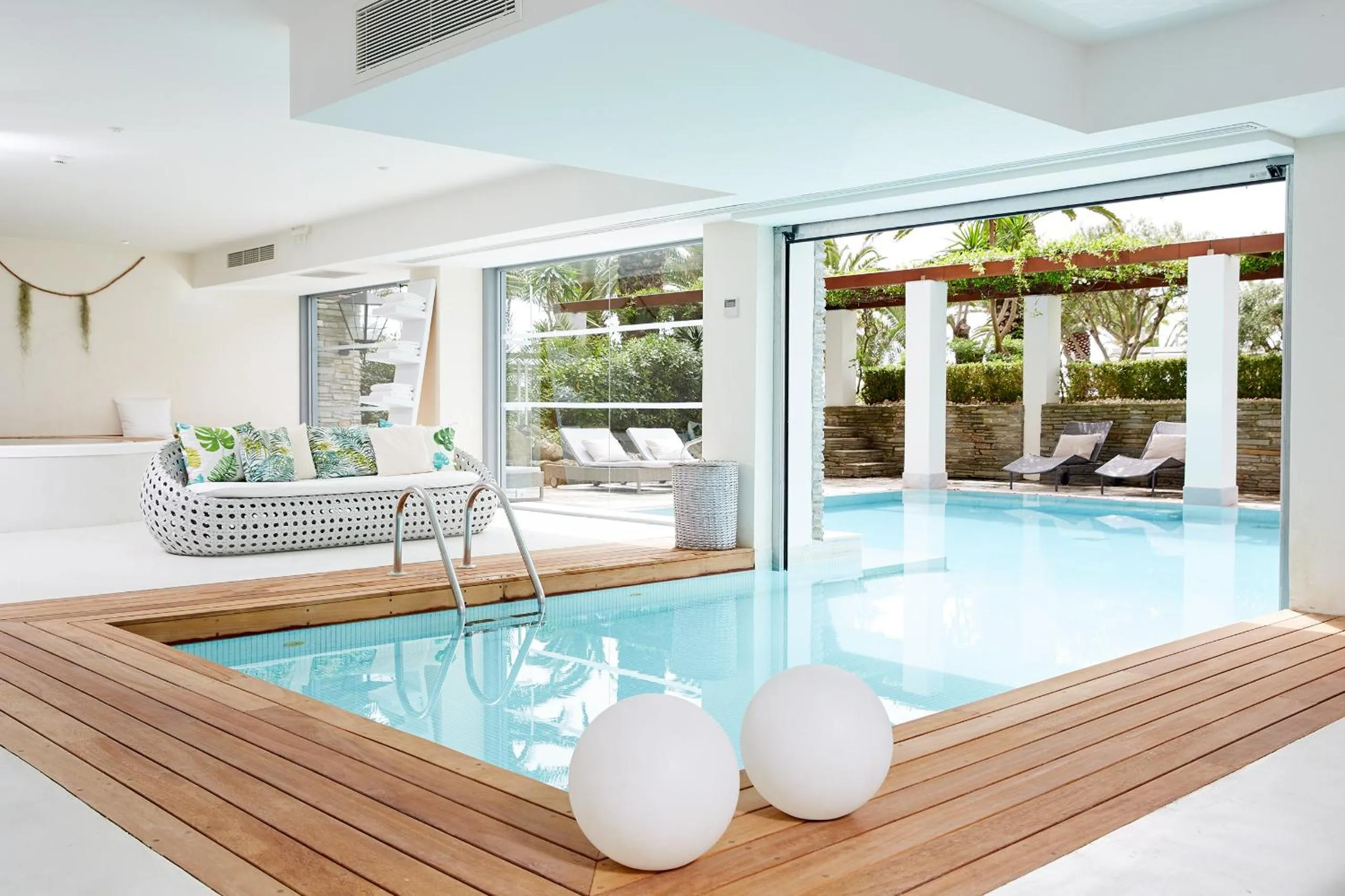 Swimming pool in Eagles Palace - Small Luxury Hotels of the World