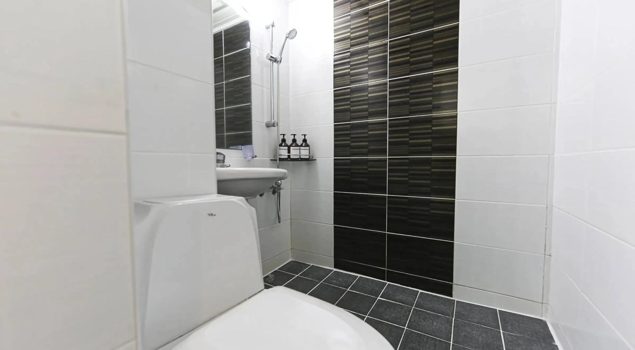 Toilet in The Oakra Hotel