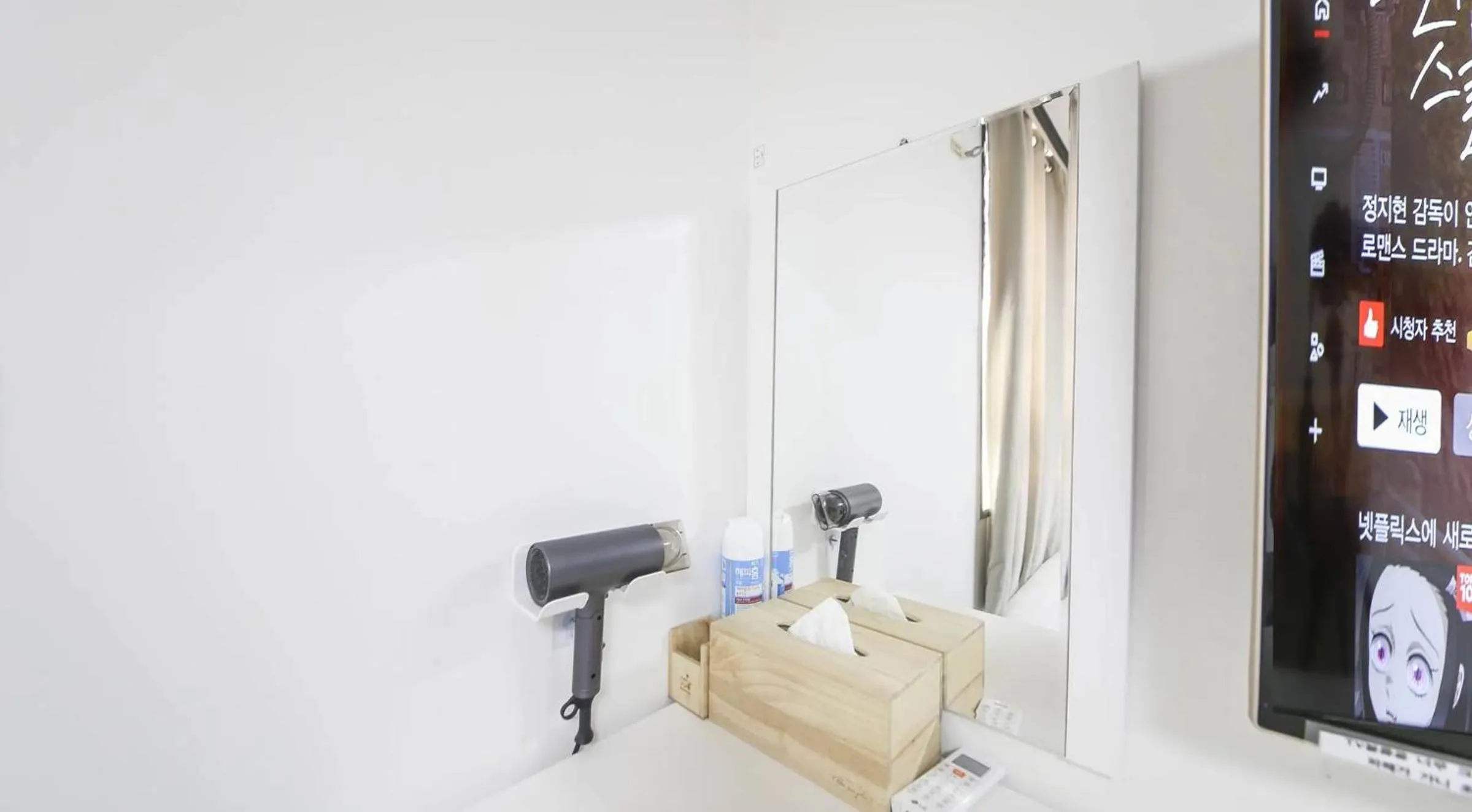 Photo of the whole room in The Oakra Hotel