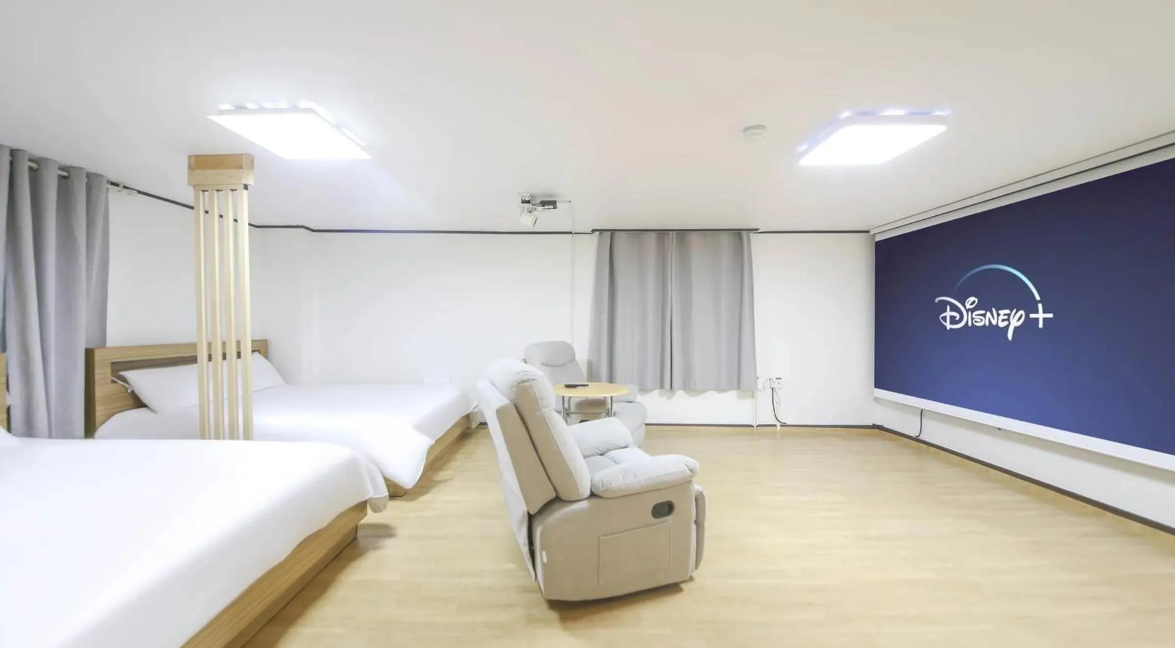 Photo of the whole room in The Oakra Hotel