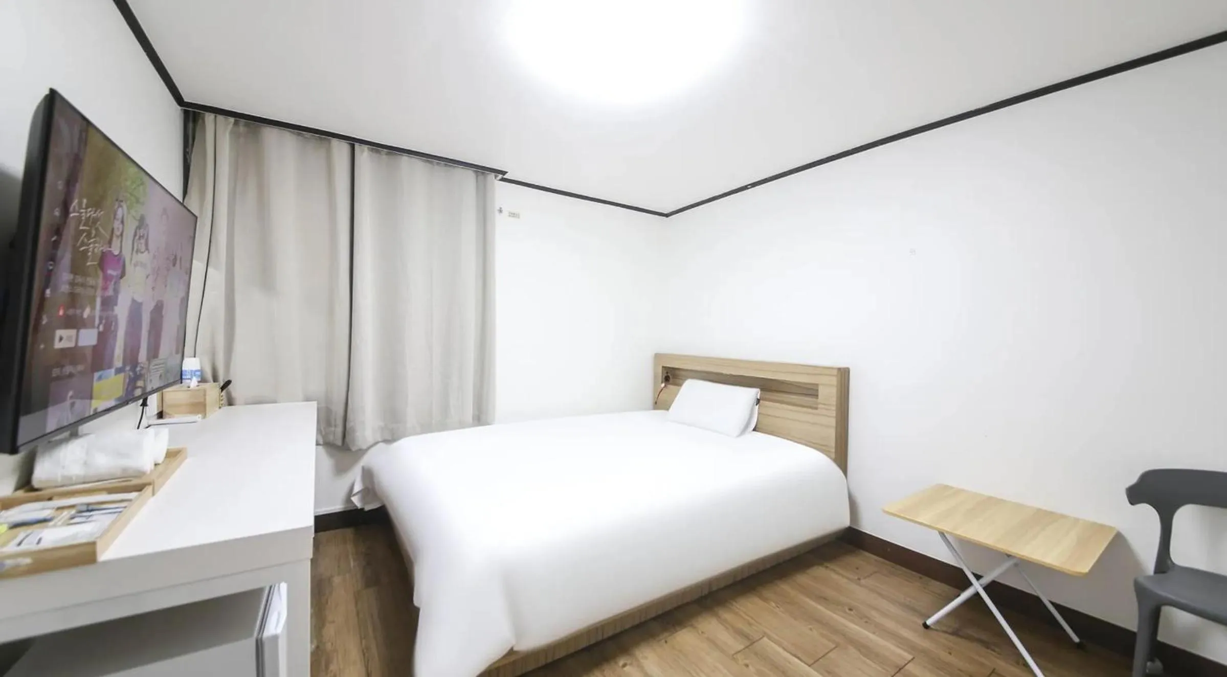 Bed in The Oakra Hotel