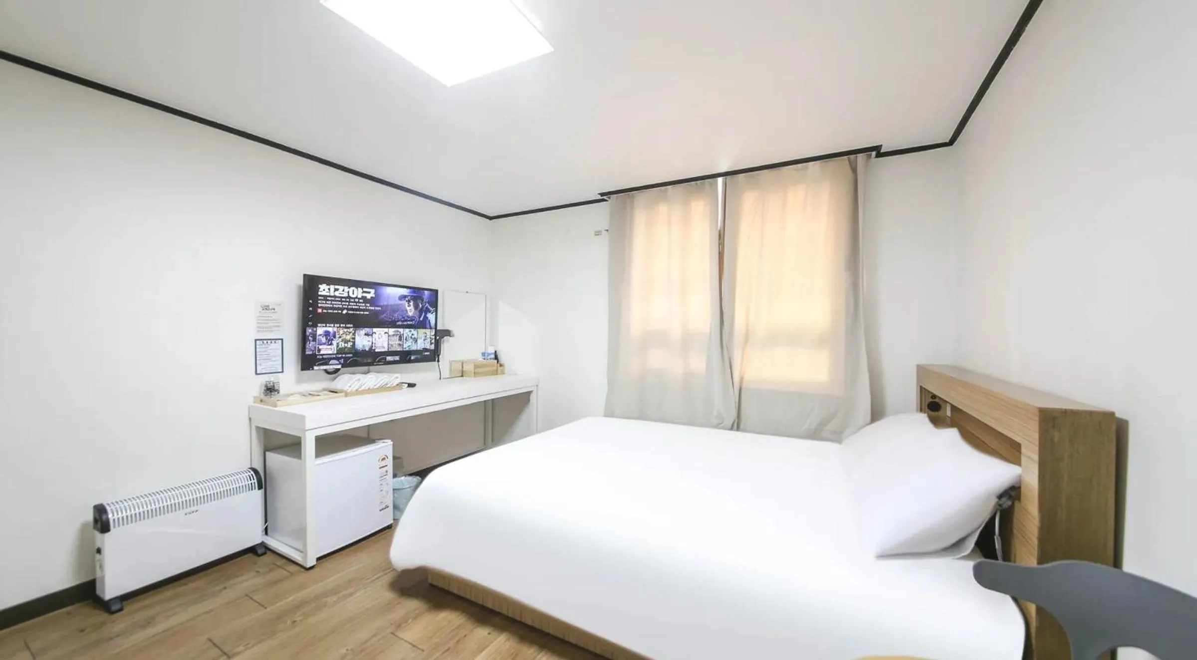 Photo of the whole room, Bed in The Oakra Hotel